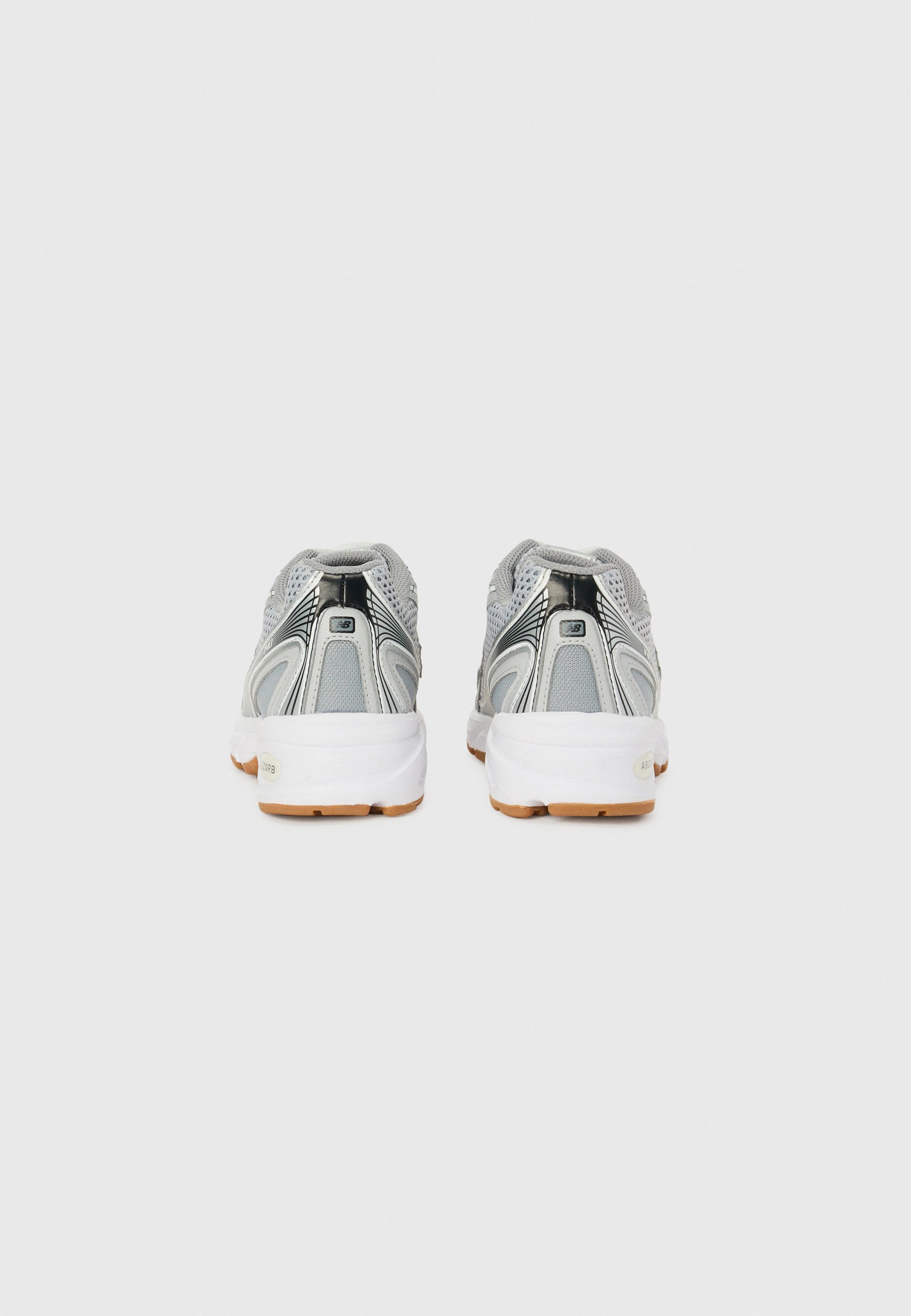 New Balance 740 - Sneakers - zilverkleurig
