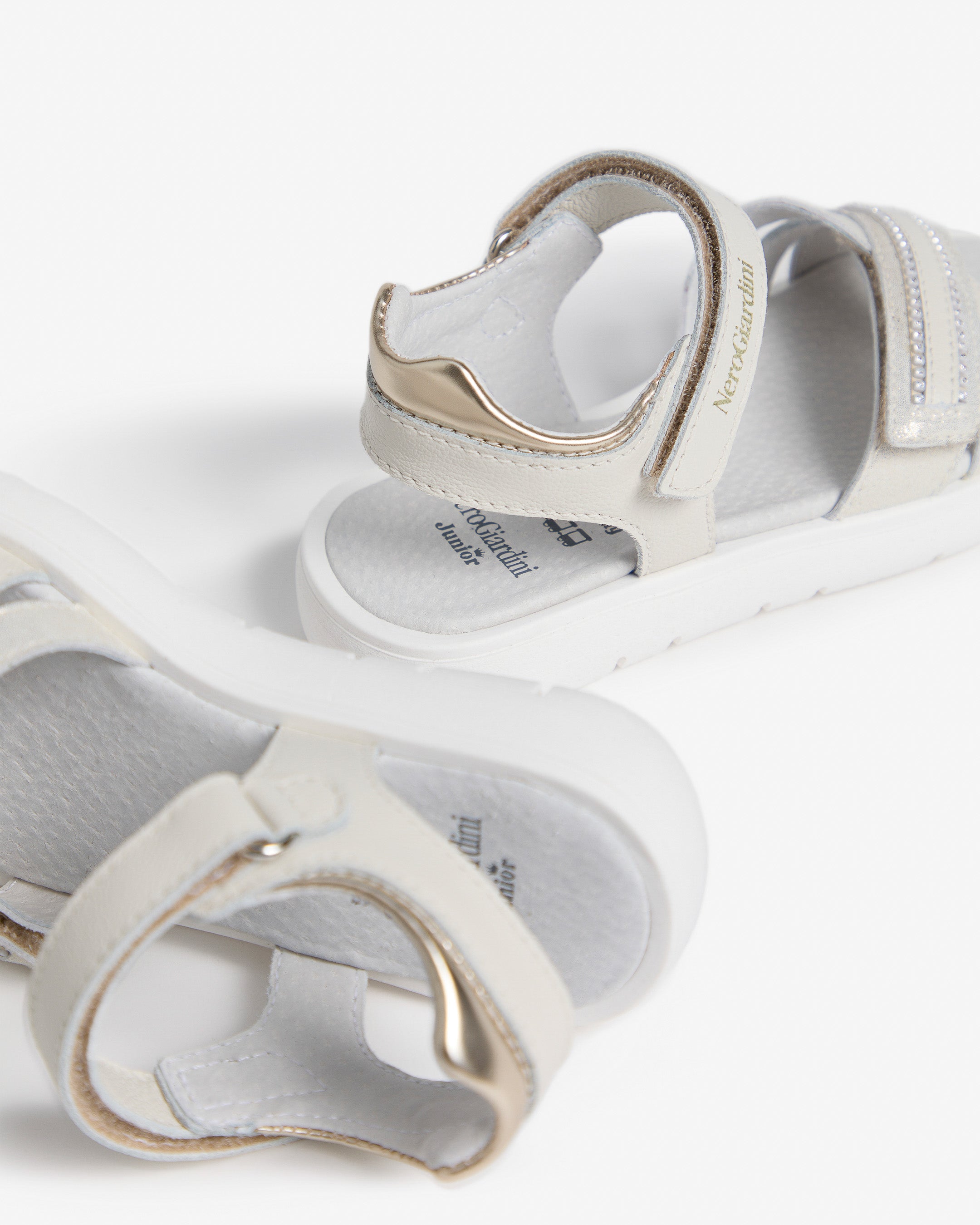  Sandalen für junge Mädchen aus Leder und technischen Materialien