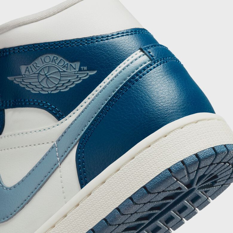 WMNS Air Jordan 1 Mid