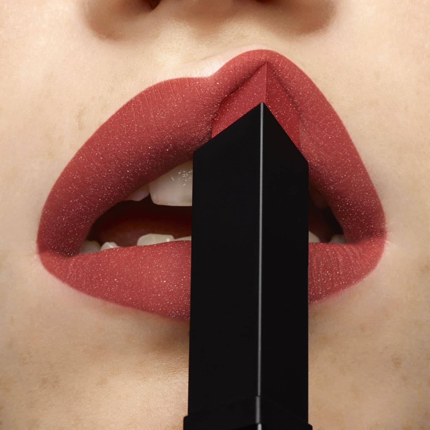 Yves Saint Laurent lūpu krāsa Musthaves Rouge Pur Couture The Slim Velvet Radical – 2,2 g