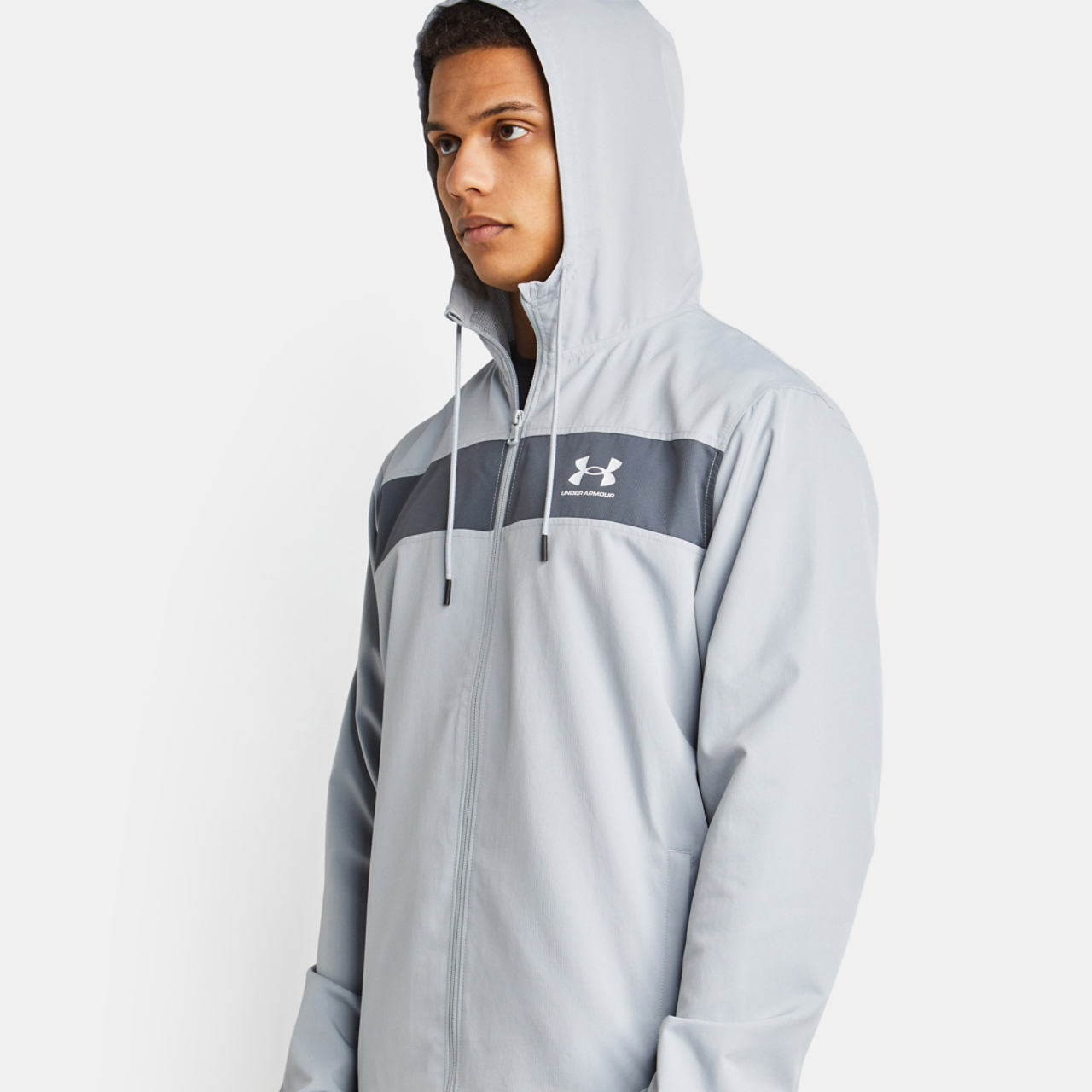„Under Armor“ sportinis stilius