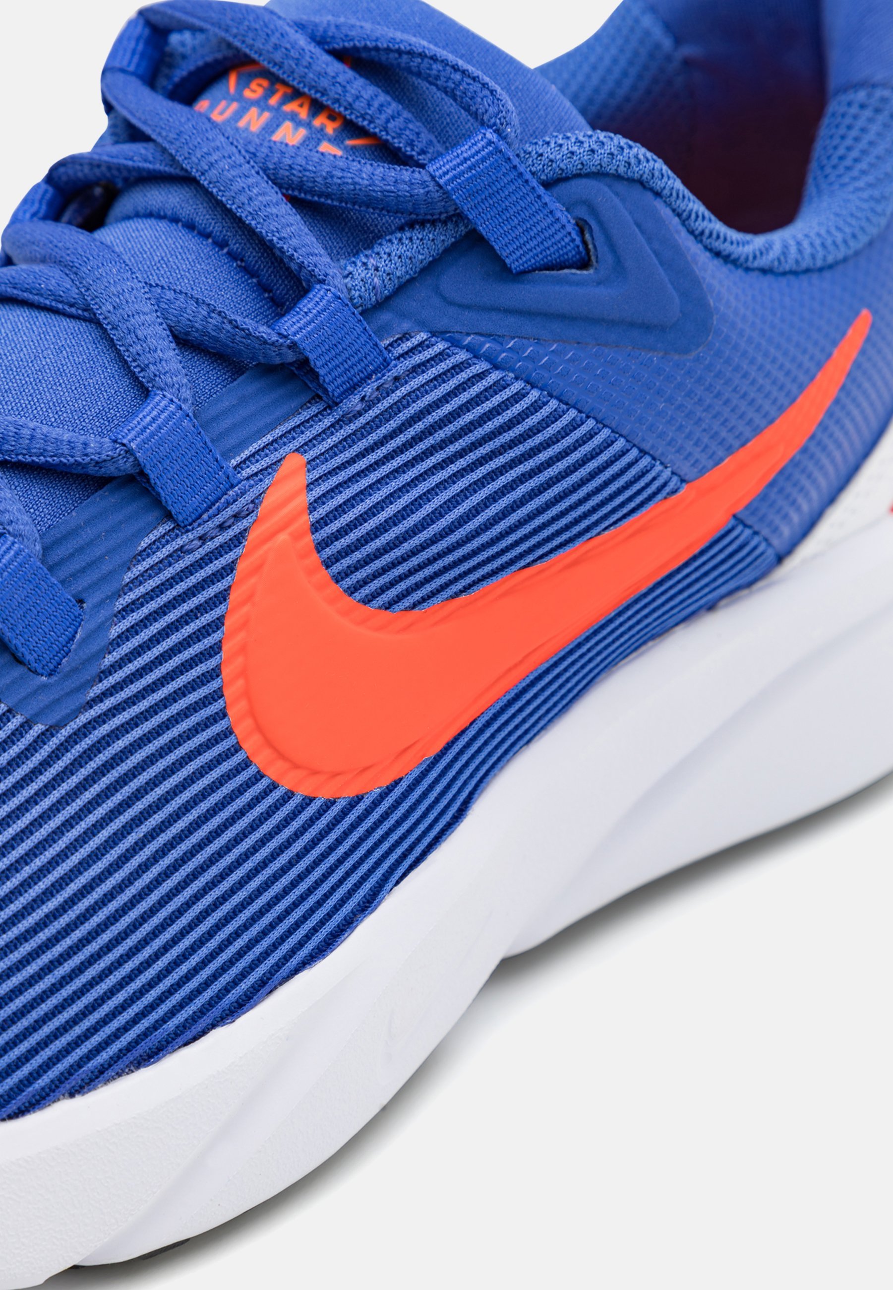 Nike Performance STAR RUNNER 4 - Hardloopschoenen voor op de weg - astronomy blue/team orange/white/total orange