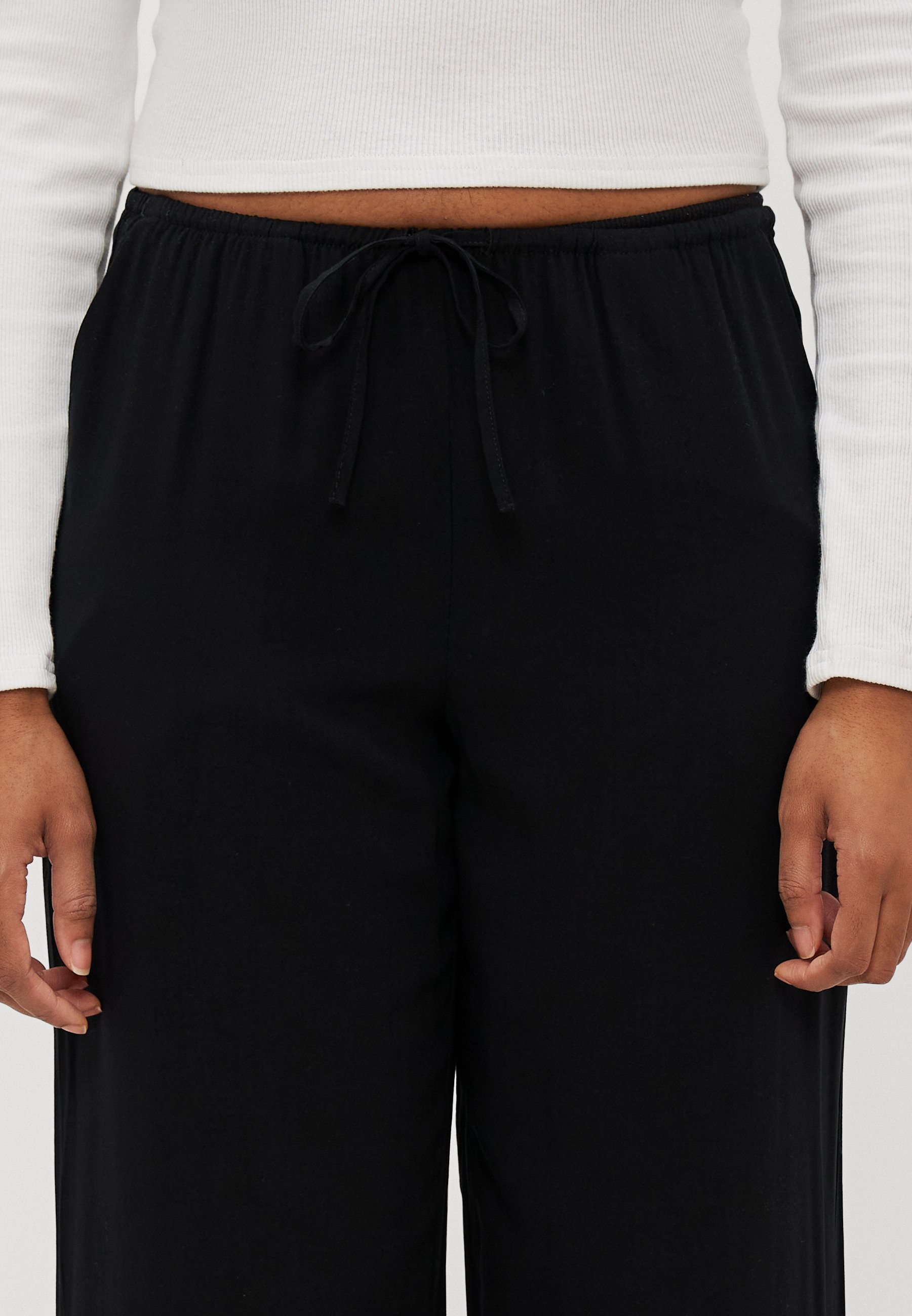 Vero Moda Petite VMEASY WIDE - Pantalon - noir