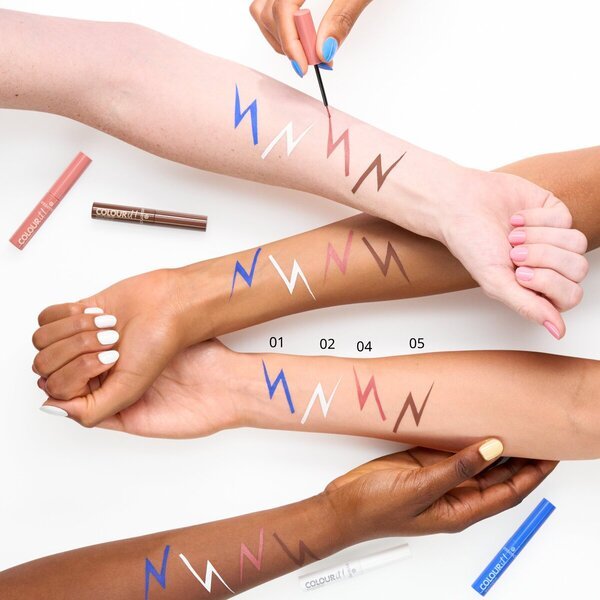 Essence Color It! tekući ajlajner u nijansi 05 čokoladno smeđa<br>3ml
