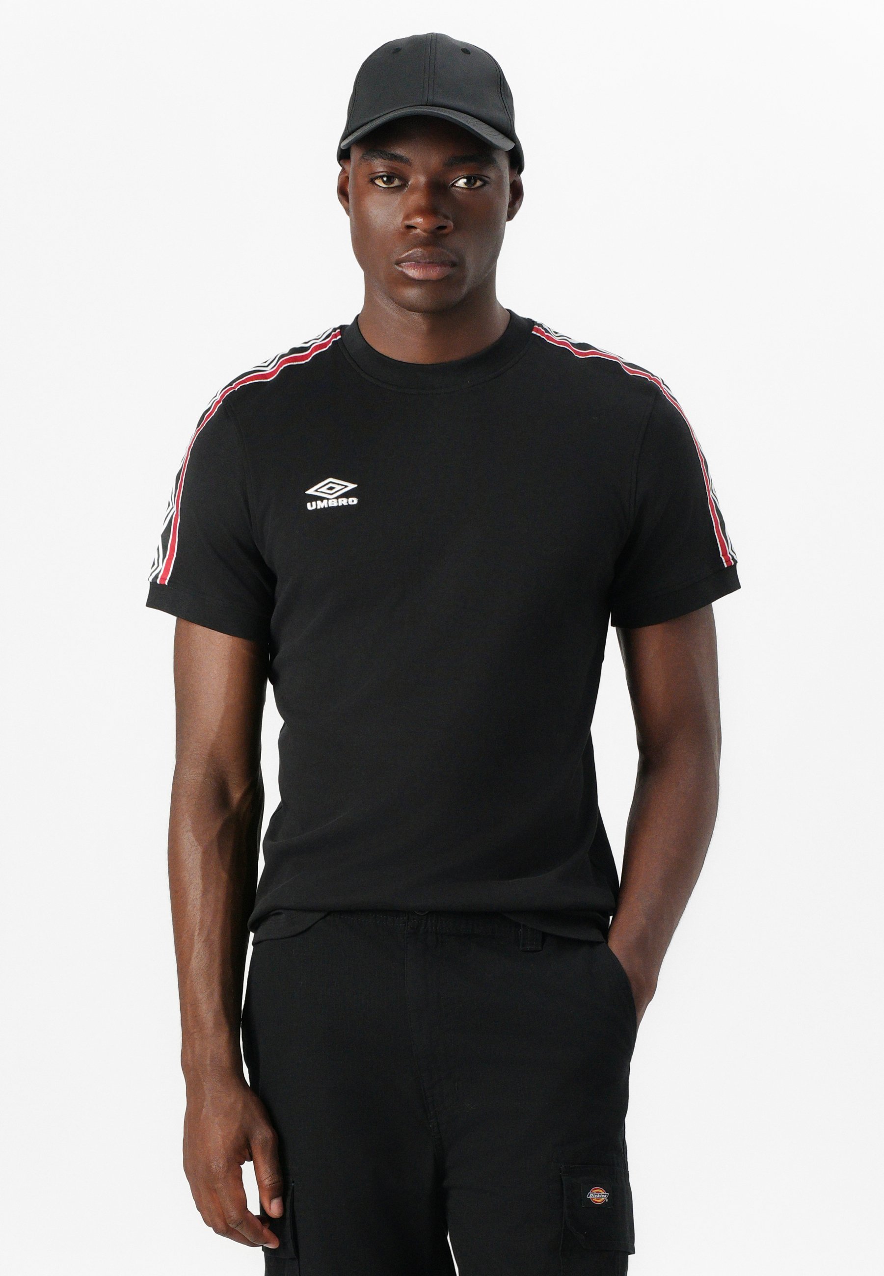 Umbro TAPED TEE - Basic T-shirt - zwart