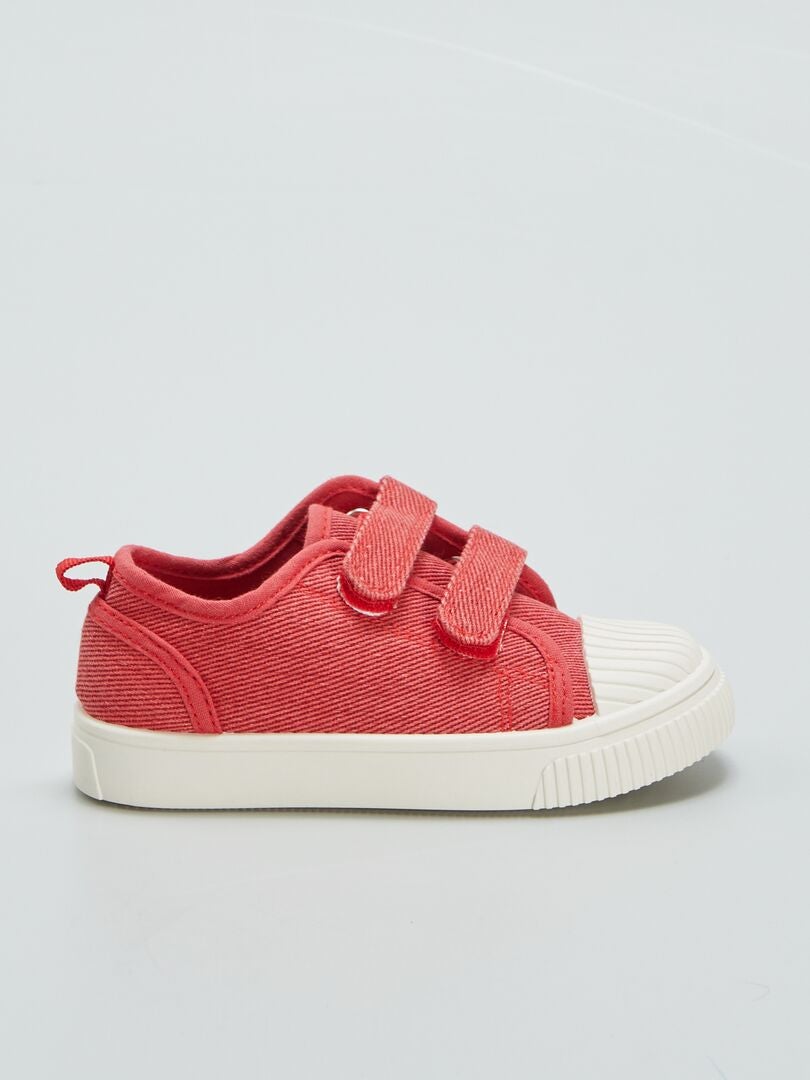 Tênis de cano baixo em lona jeans com rasgos - VERMELHO