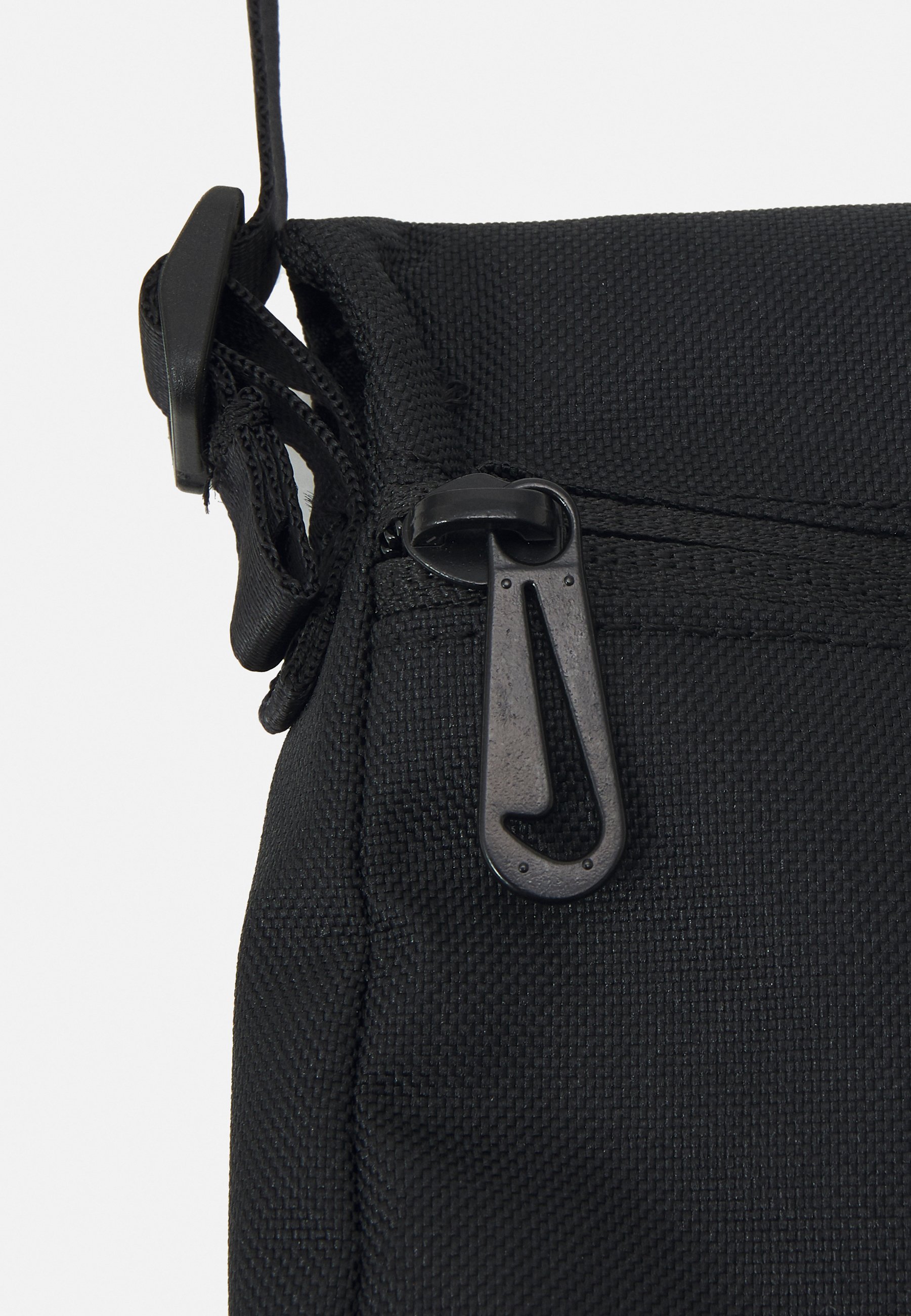 Nike Sportswear -olkalaukut ja crossbody-laukut