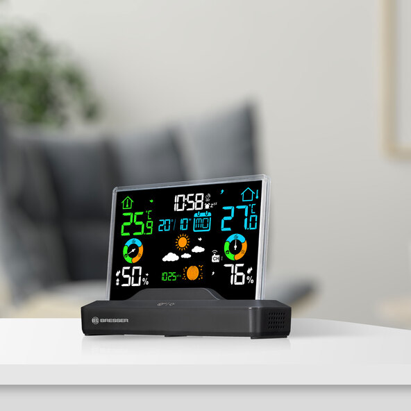 Wireless color weather station with frameless display