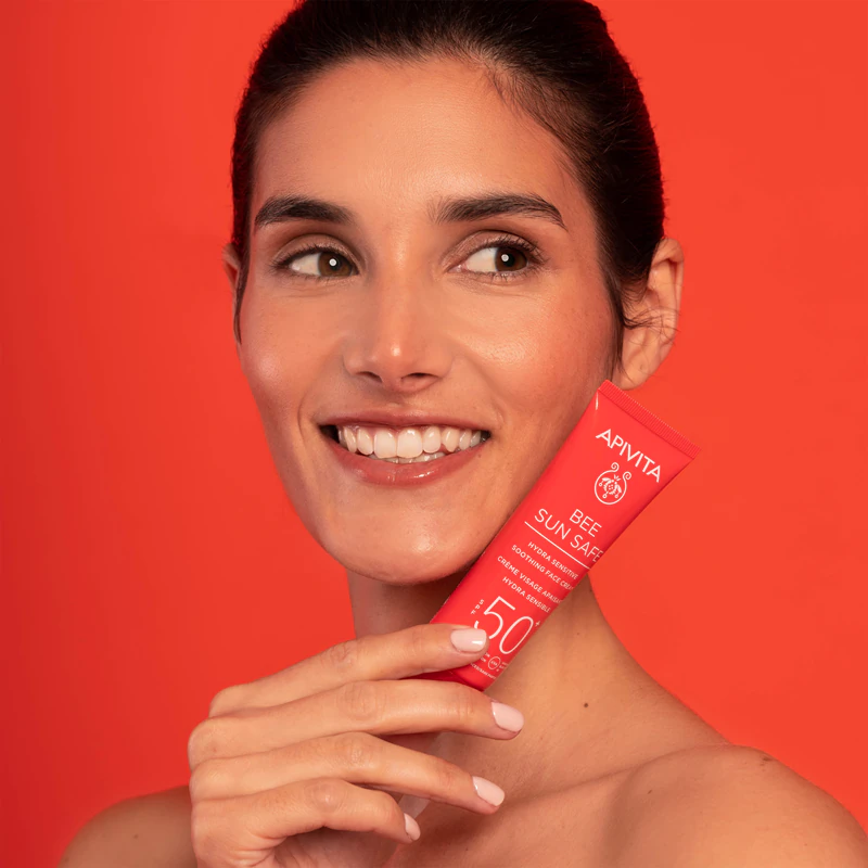 Creme facial calmante e hidratante Apivita Bee Sun Safe Hydra Sensitive FPS 50+
