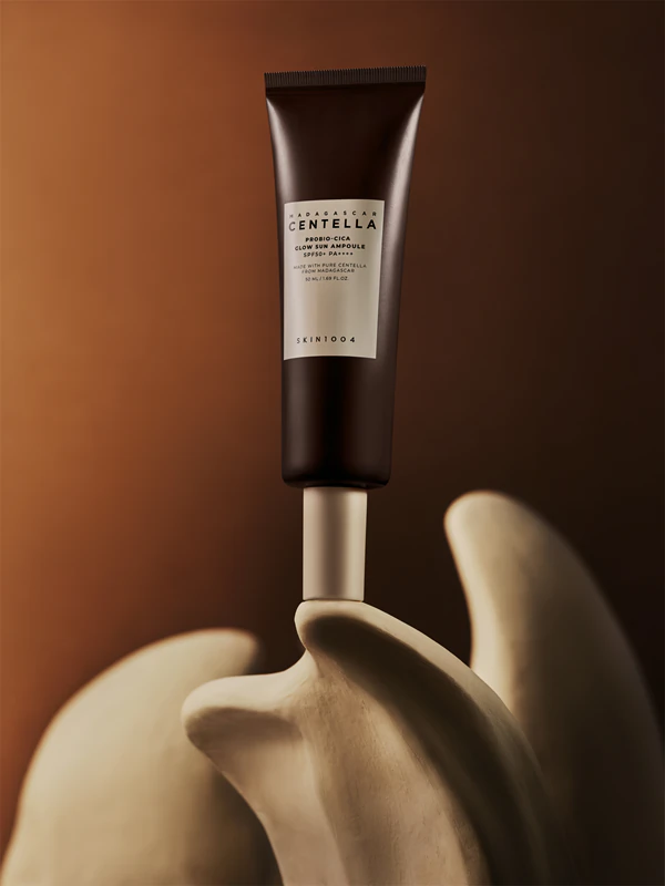 SKIN1004 Madagascar Centella Probio-Cica Glow Sun Ampoule: sérum protetor que renova a barreira protetora da pele.