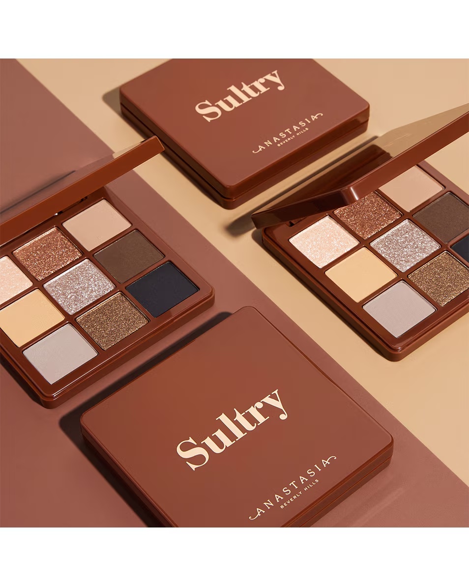ANASTASIA BEVERLY HILLS ORIĢINĀLAIS UZACU KOMPLEKTS: 25 GADI IDEĀLU UZACU — MAIGAS BRŪNAS UZACU KOMPLEKTS