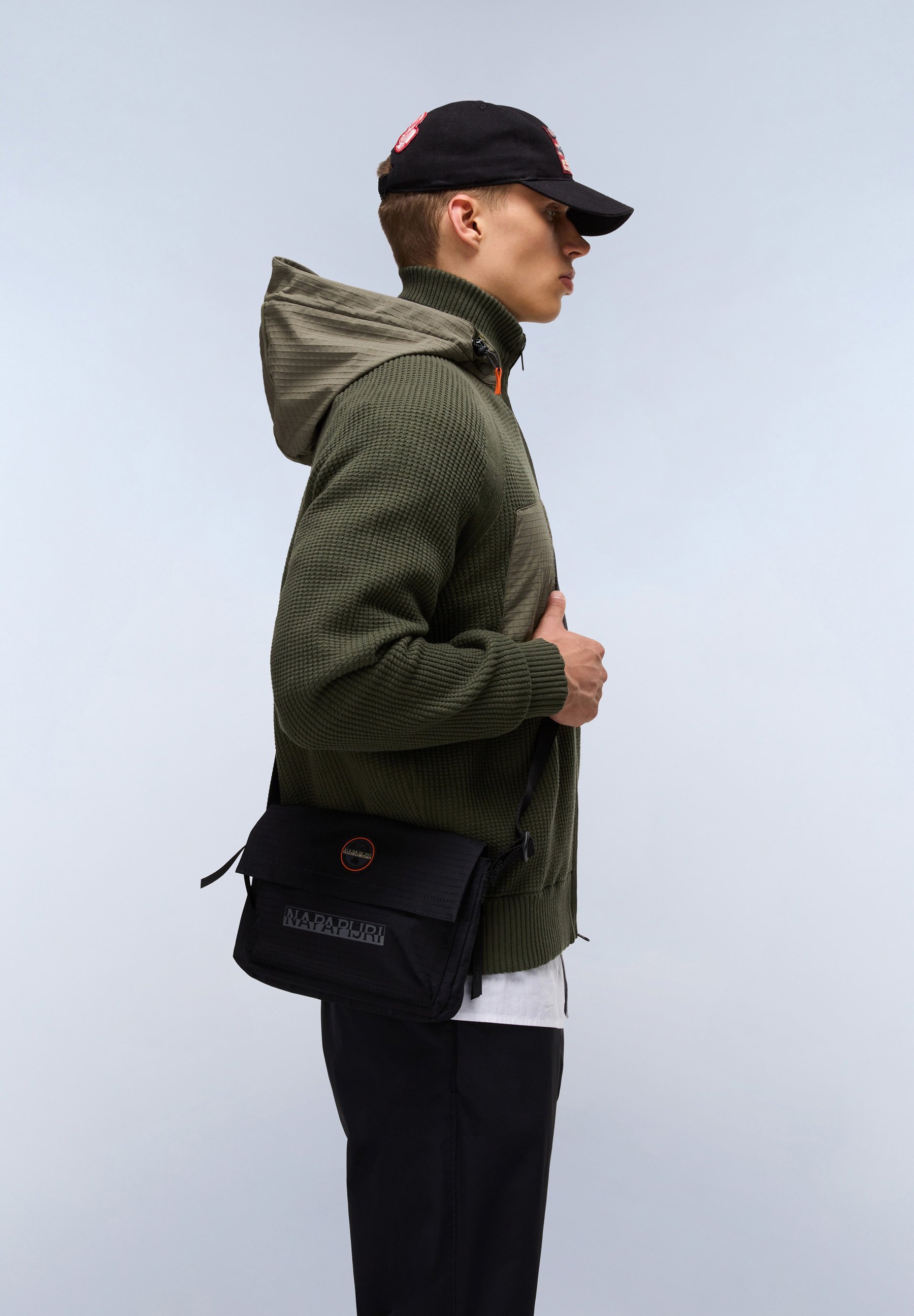 „Napapijri“ rankinė per petį – juodas grožis