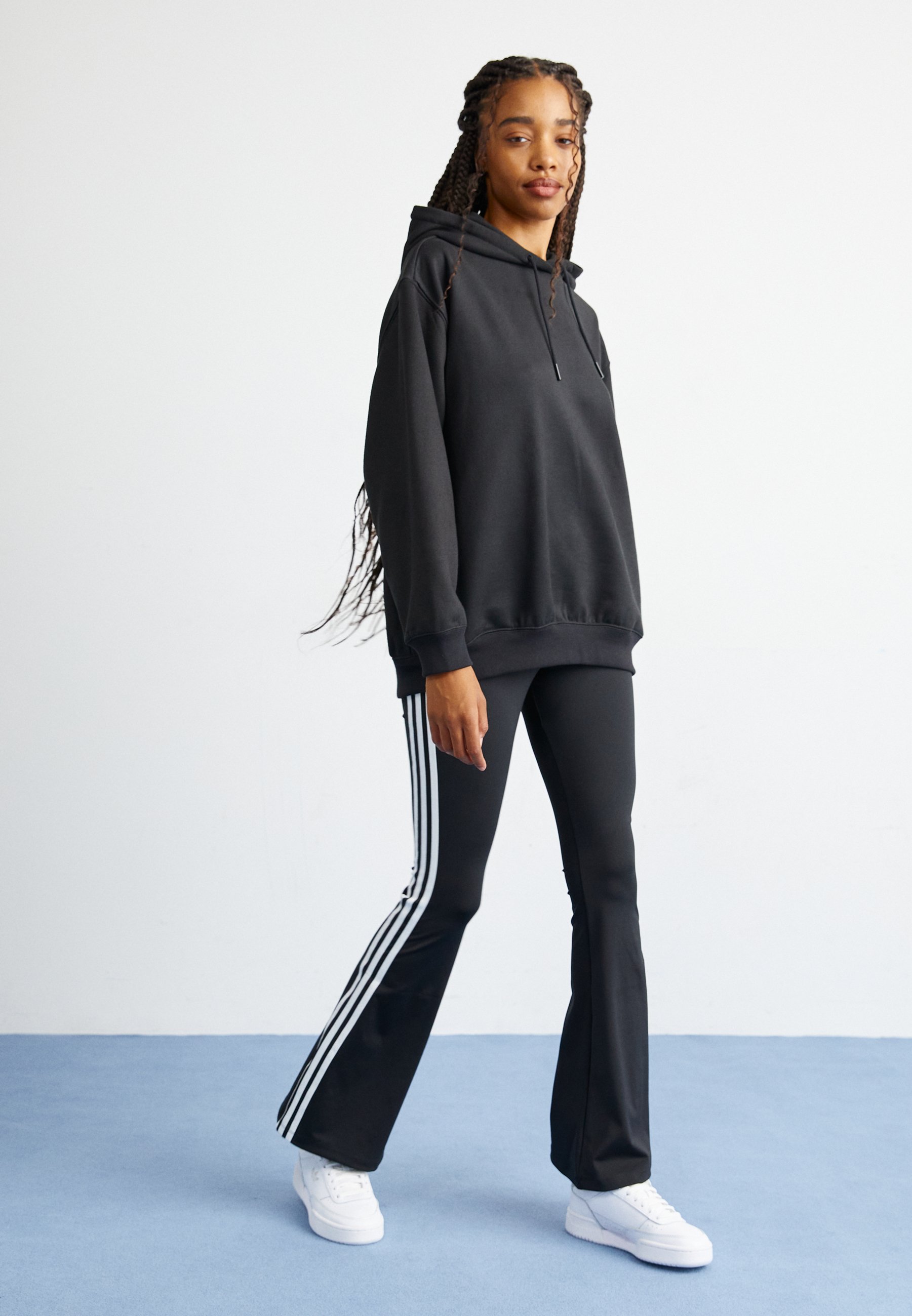 adidas Originals FLARED - Retuusid - Püksid - mustad