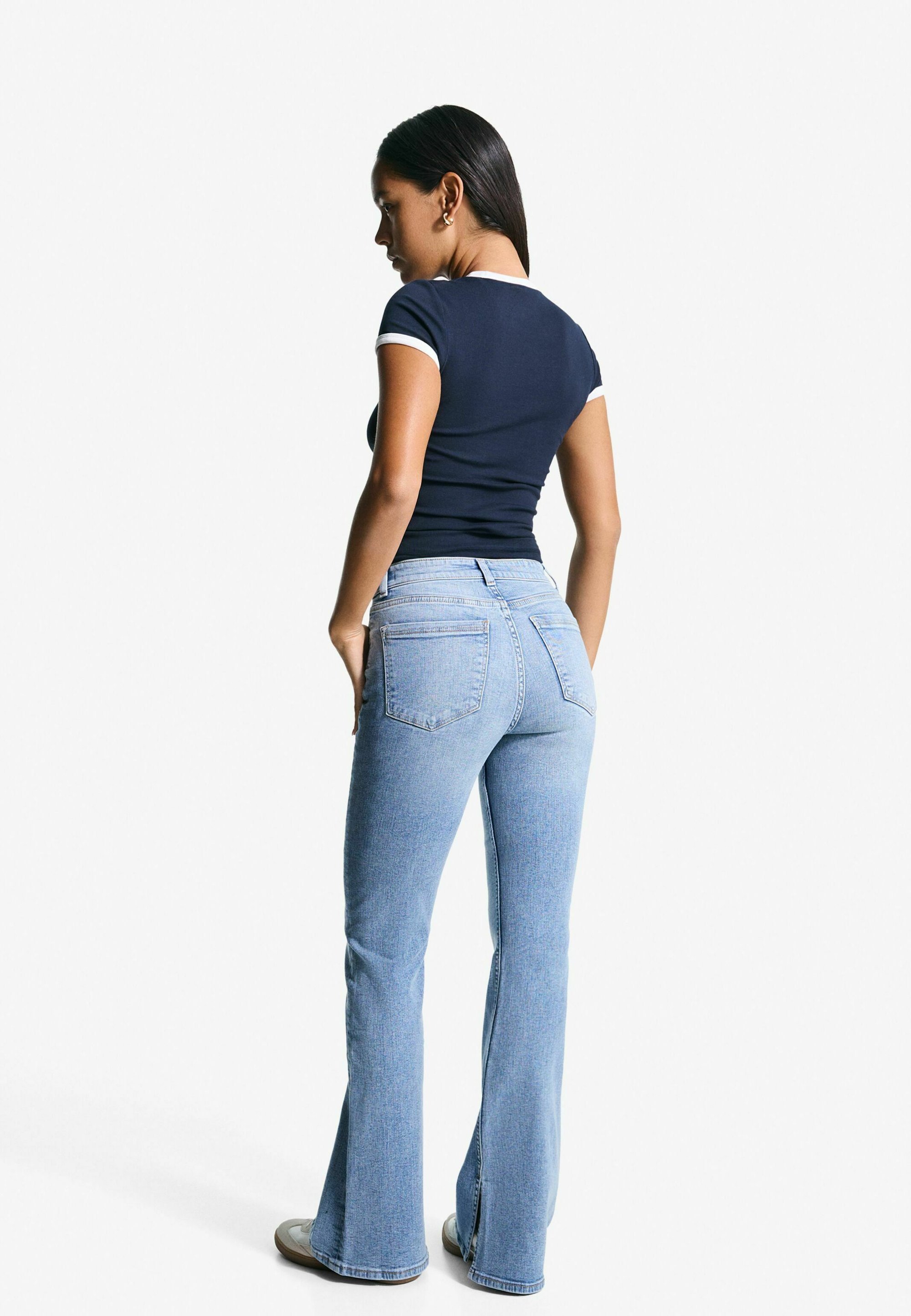 Bershka SPLIT-HEM - Jeans a zampa - denim azzurro