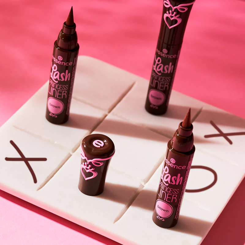 essence Lash PRINCESS eyeliner met pisaku