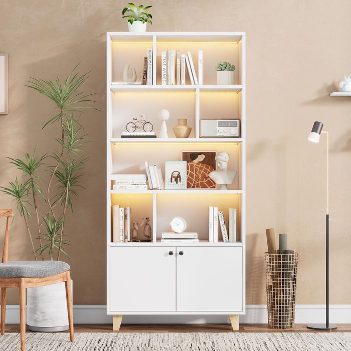 Librería LED blanca de 173 cm con puertas y 7 estantes, mueble de almacenamiento moderno con patas de madera maciza.