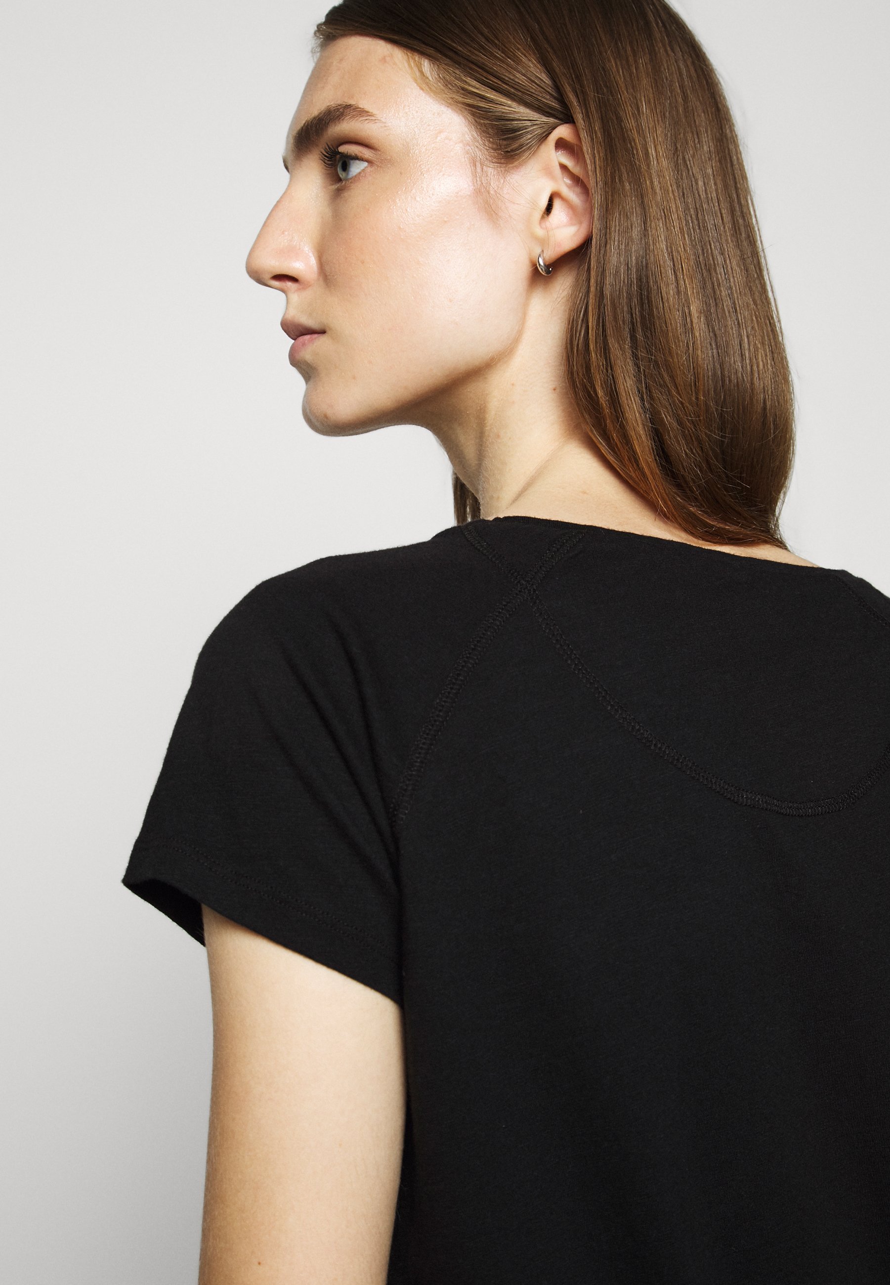 T-shirt basic CHIUSA - nera