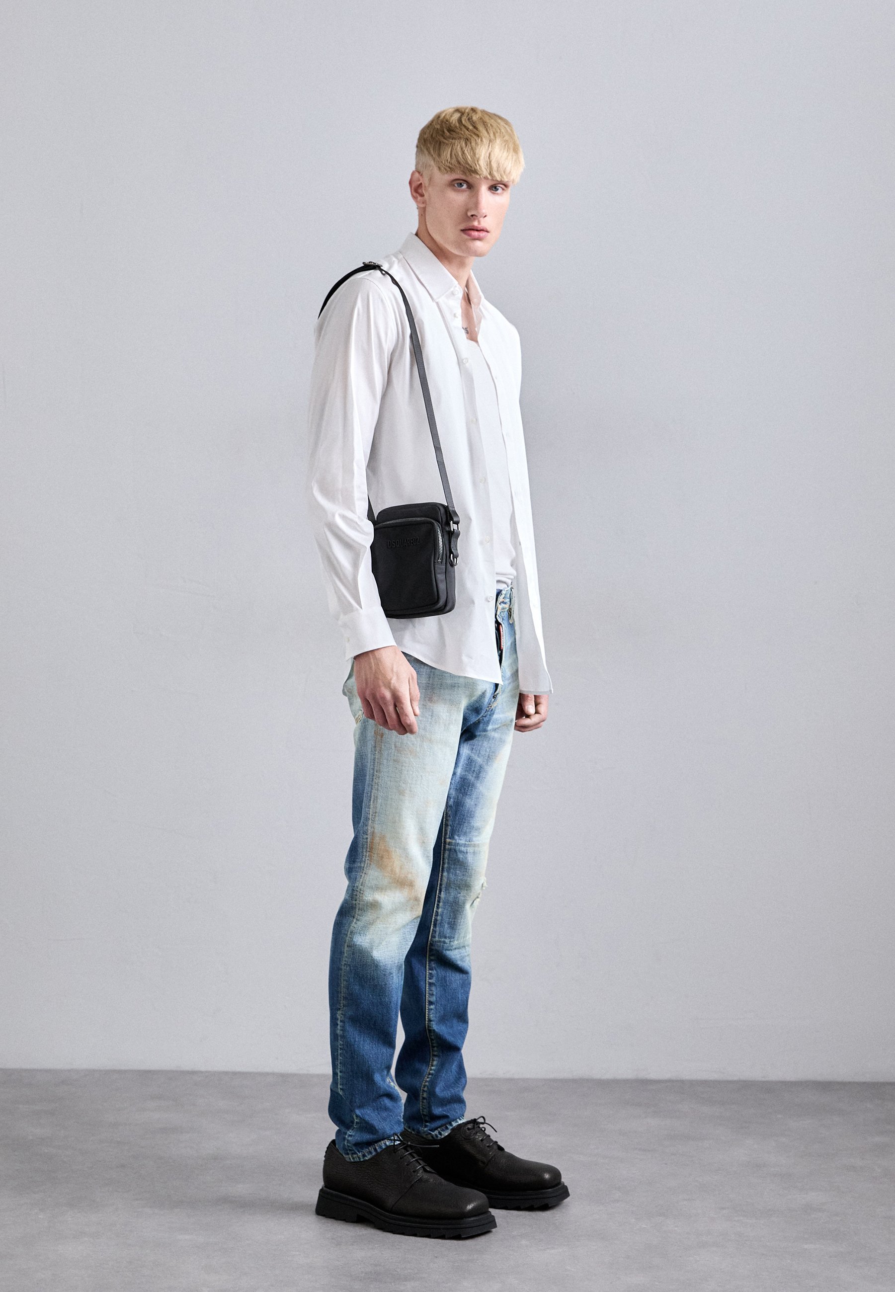 Dsquared2 Olkalaukku - musta