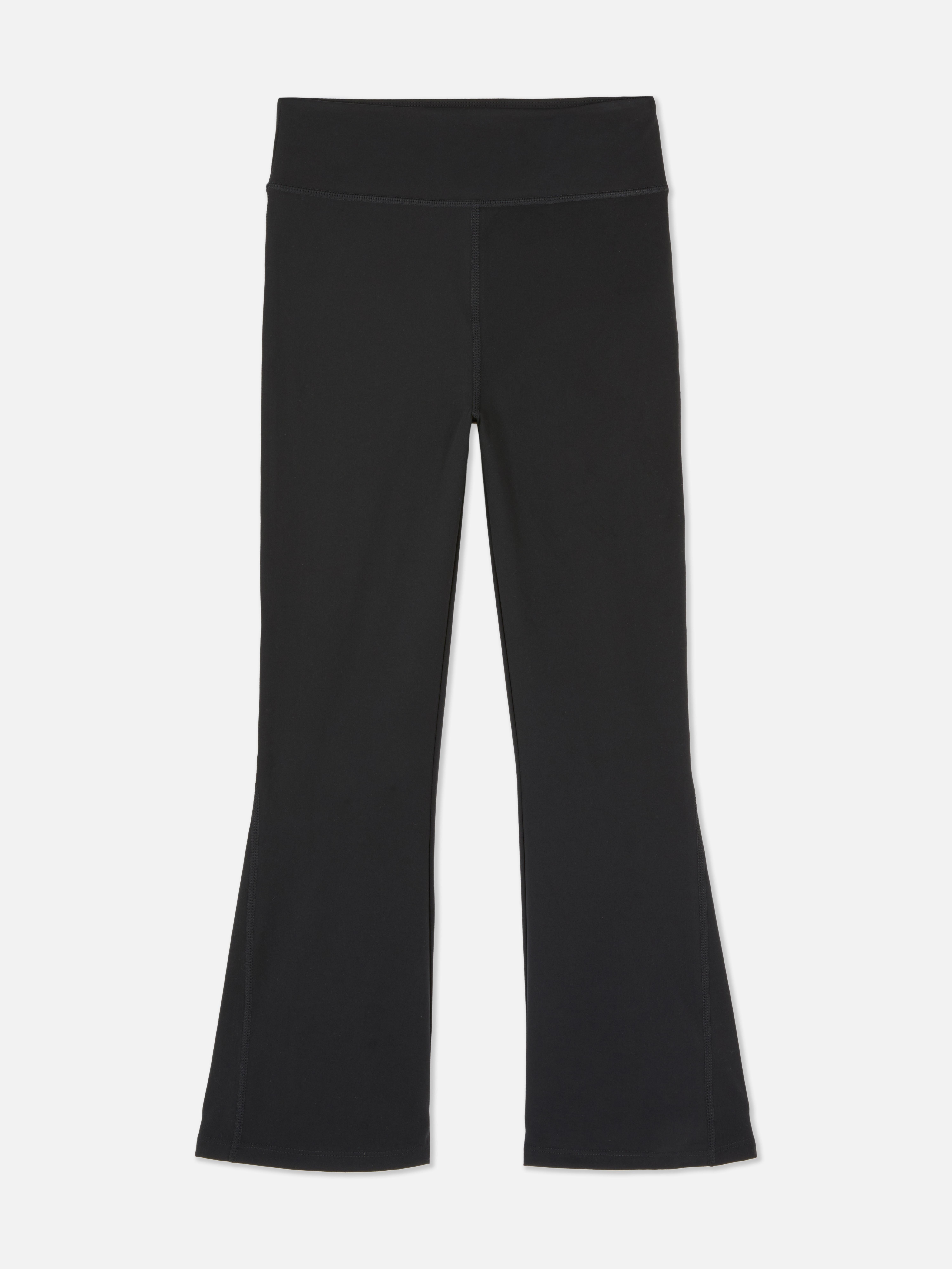 Széles szárú, rugalmas sportleggings. Rugalmas sportleggings széles szárral.