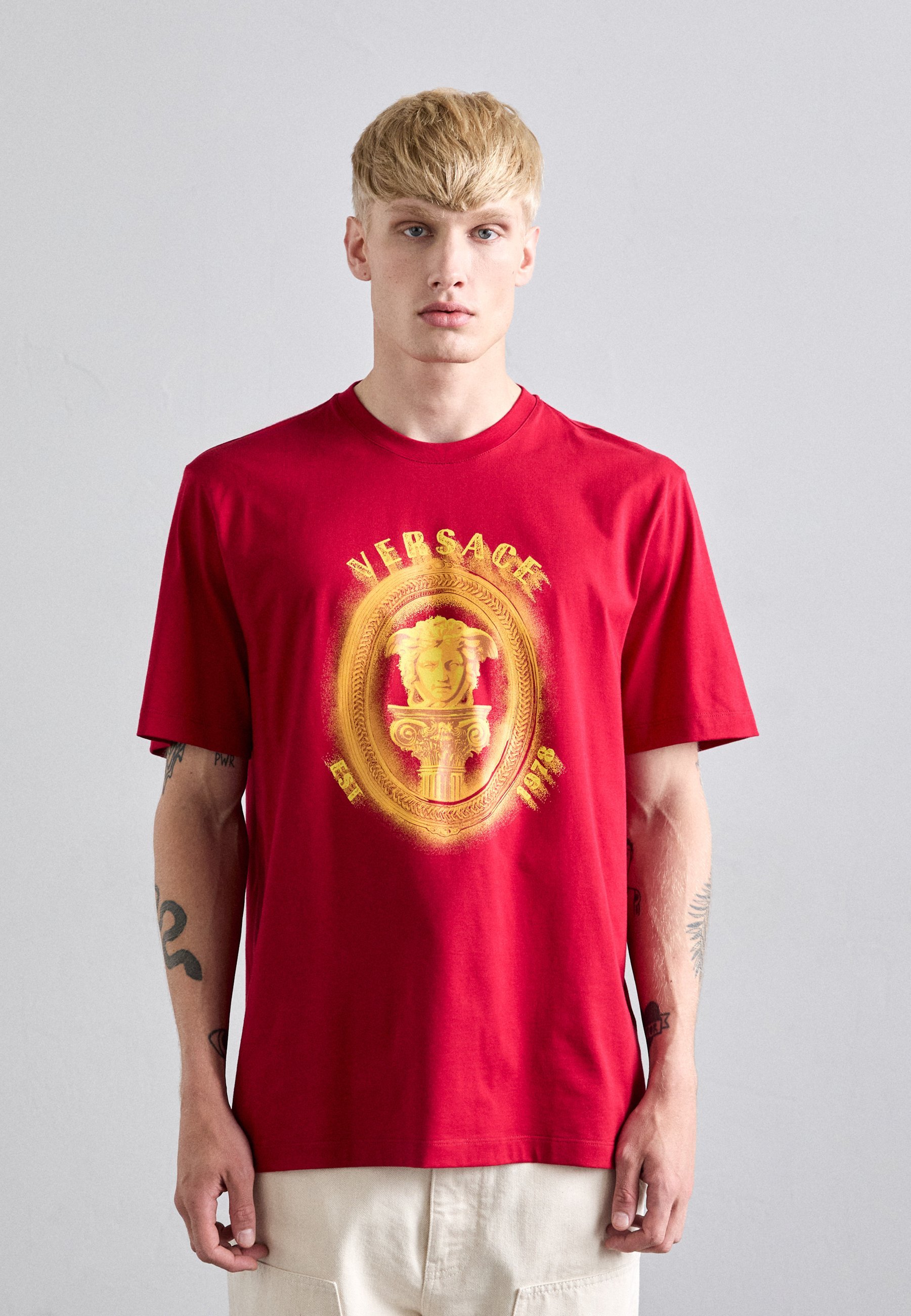 Versace MEDUSA FRAME CREST - Printitud T-särk - huulepulkpunane