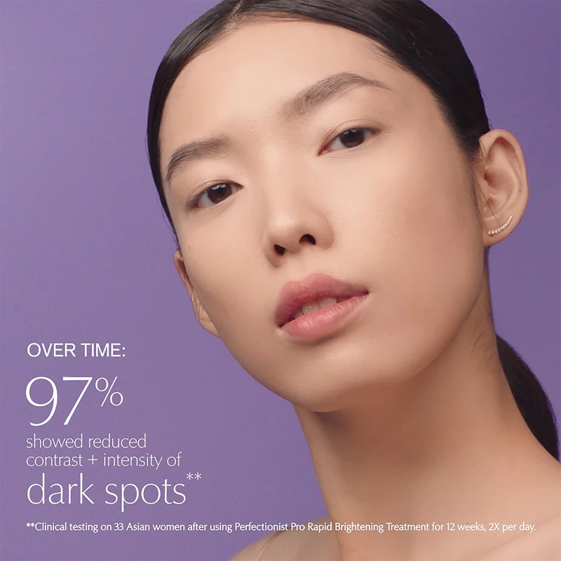 „Estée Lauder Perfectionist Pro Rapid Brightening Treatment“ su „Ferment³“ ir vitaminu C, skaistinamasis serumas nuo odos spalvos pakitimų ir vitamino C.