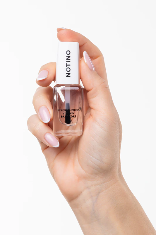 Esmalte base fortalecedor para unhas Notino Nail Care com vitaminas A, C e E.