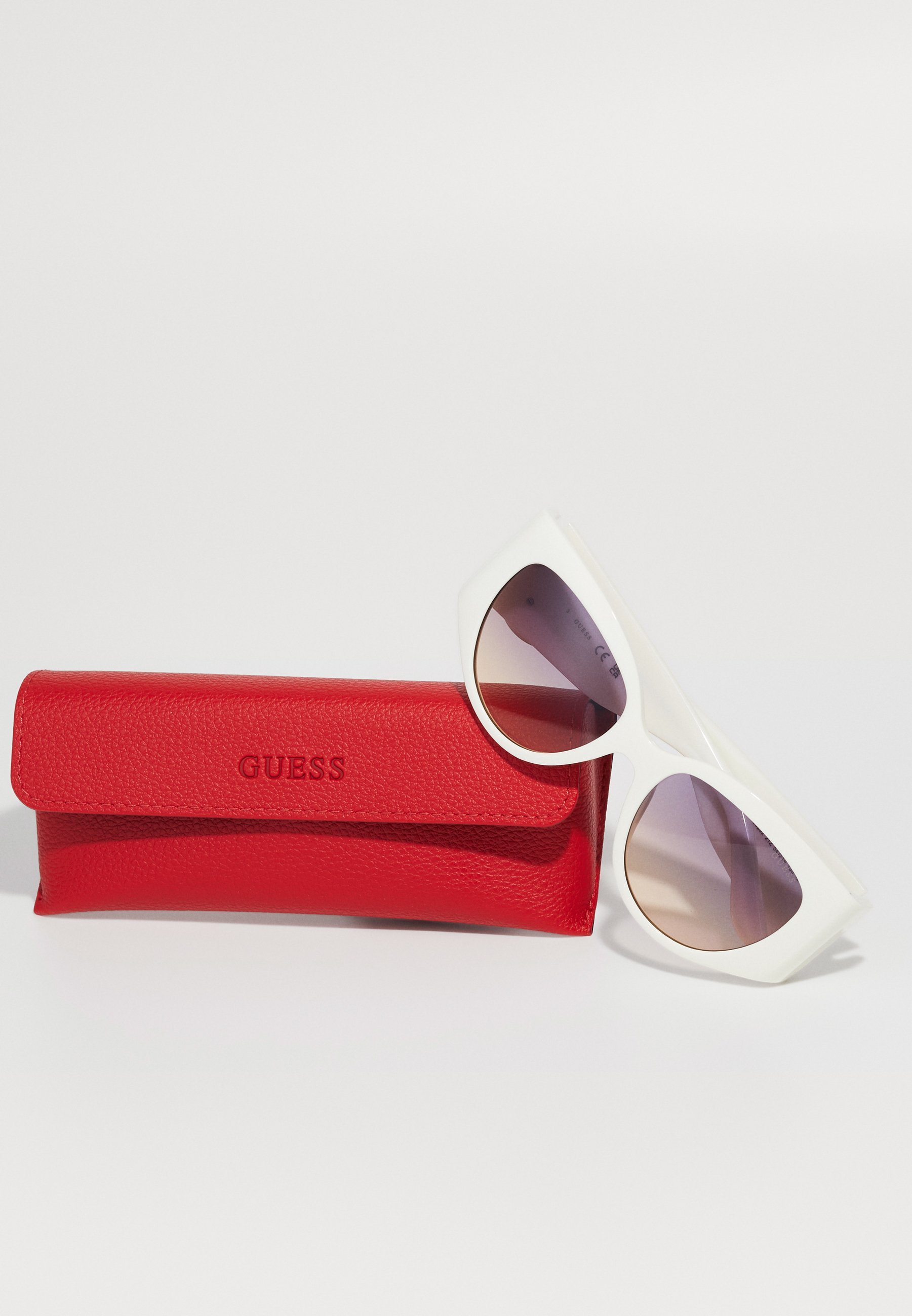 Guess GU00202 - Napszemüveg - fehér / átmenetes vagy tükrös lila