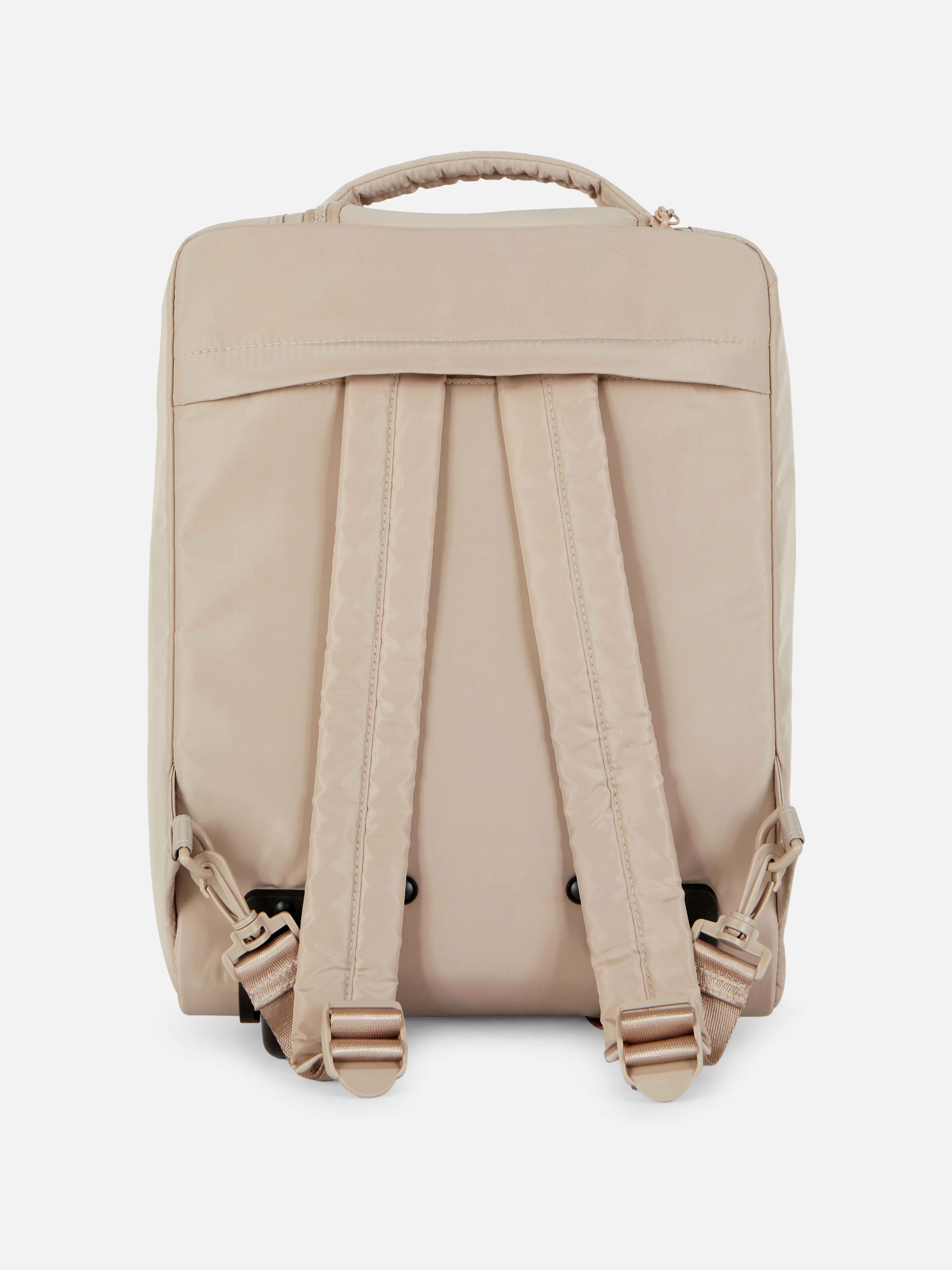 Rucsac tip troleu Un rucsac tip troleu cu compartimente multiple de depozitare, plus un mâner extensibil și roți