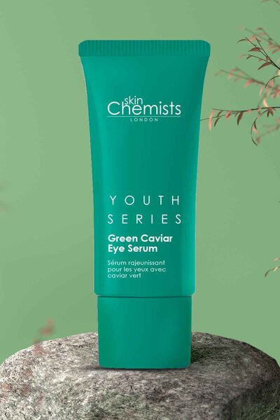 Sérum para el contorno de ojos con aroma a caviar verde de skinChemists, 15 ml