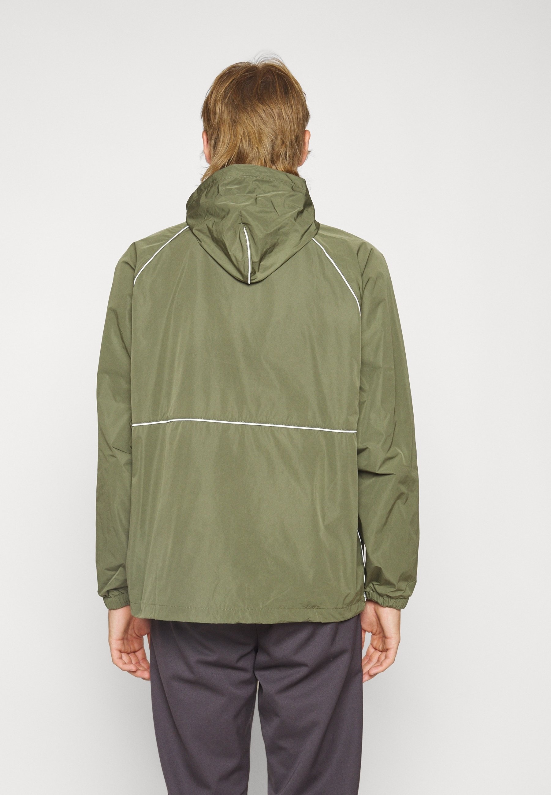 Nike Sportswear zomerjas - olijfgroen
