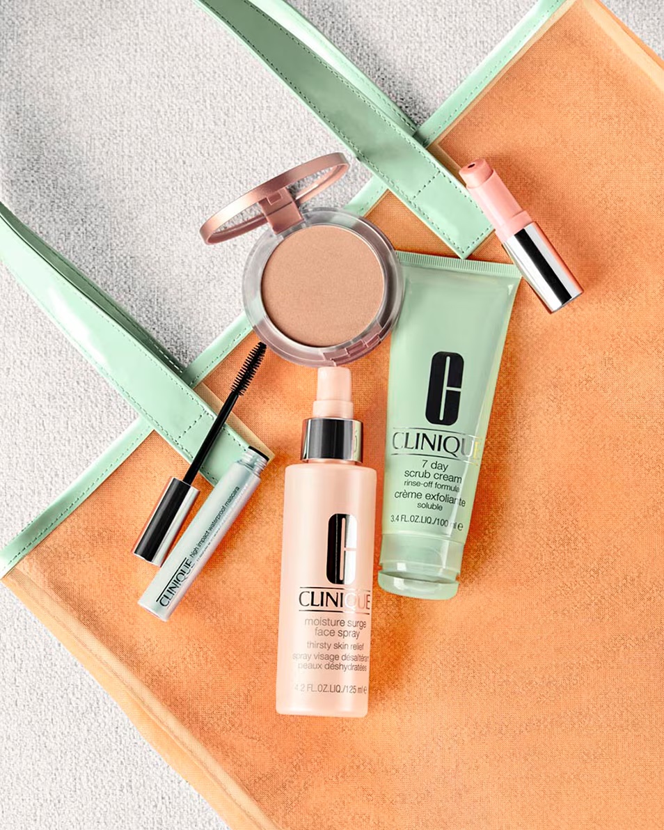 Bronzer pudră compactă CLINIQUE TRUE BRONZE™ - de lungă durată și fără ulei