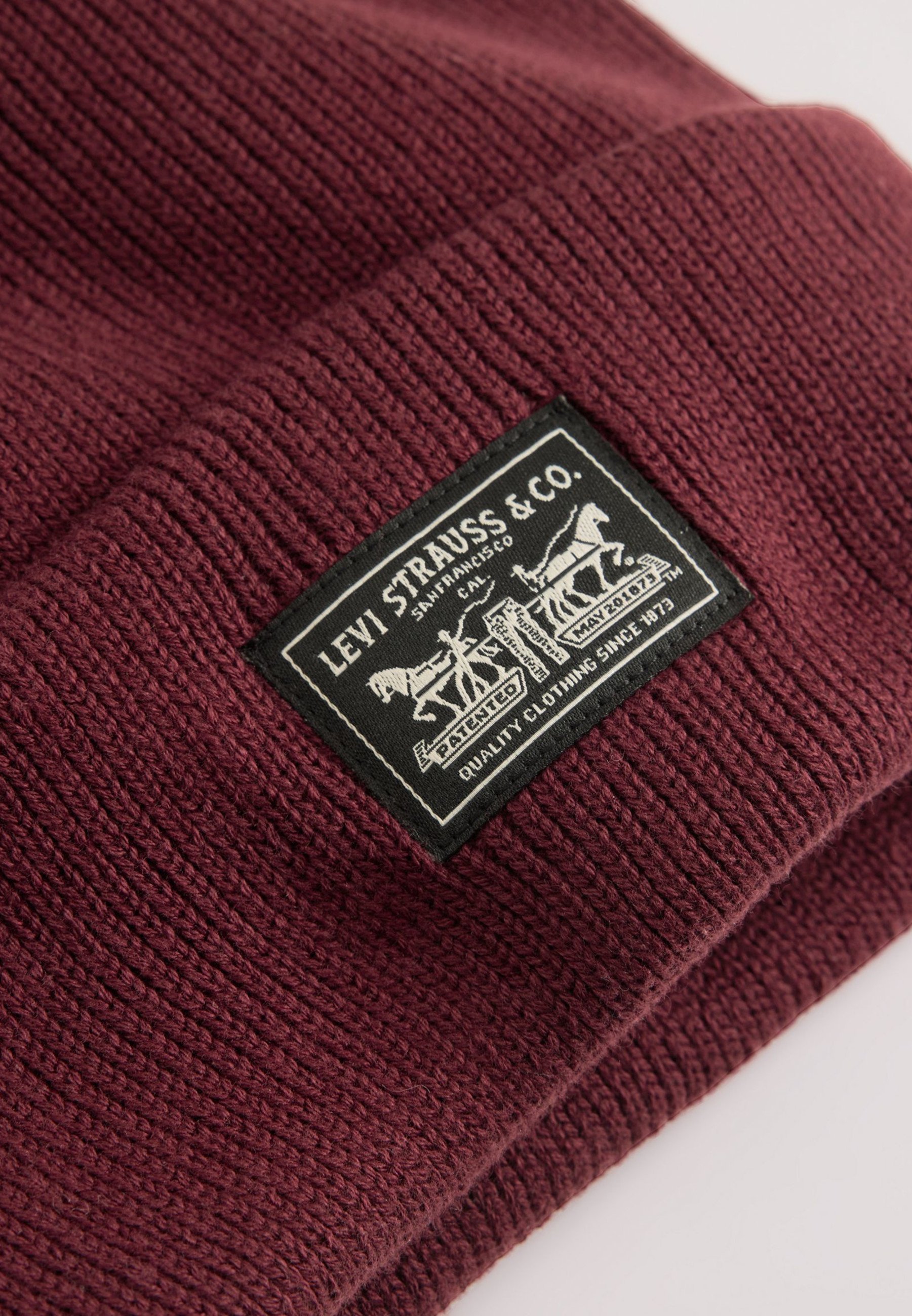 Levi's® Backpatch Beanie - Mütze - Schokoladentrüffel