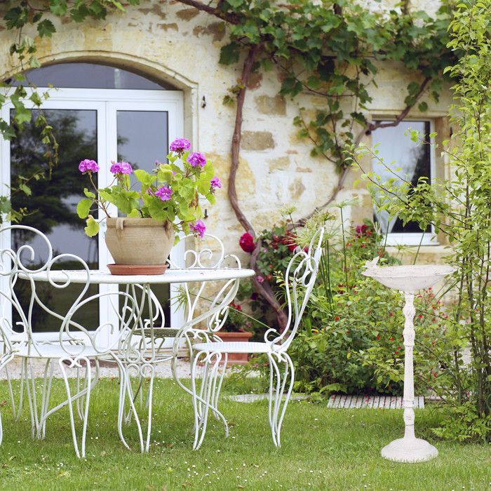 Relaxdays Abreuvoir en fonte, bain avec pied pour oiseaux sauvages, jardin, design antique, 74,5 cm de haut, blanc