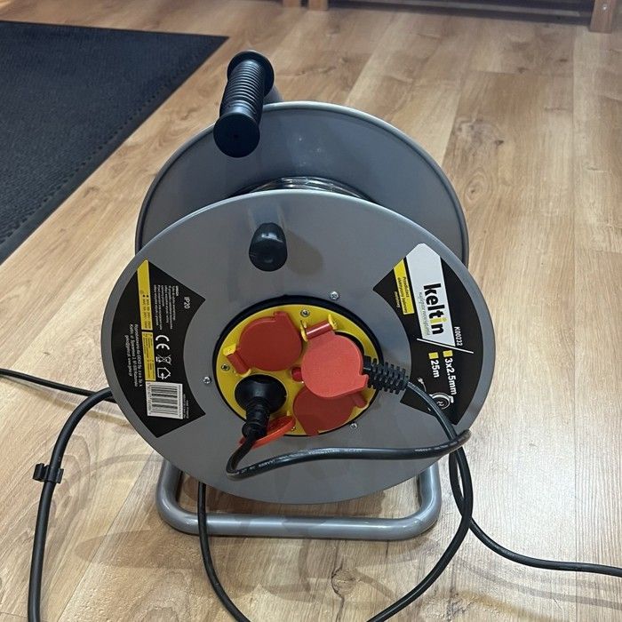 Electric cable reel - MON MOBILIER DESIGN - 4 sockets - 50 m - IP20 - H05VV-F 3G 2.5 mm²