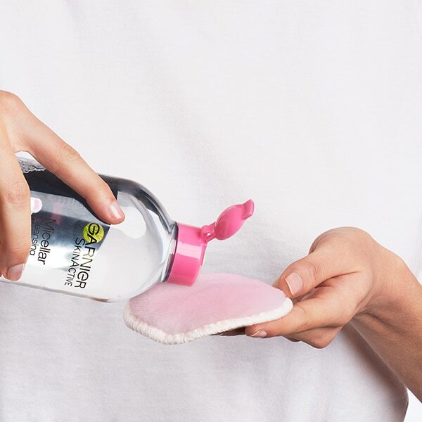 Paquete de limpieza suave con agua micelar y discos desmaquillantes ecológicos de Garnier