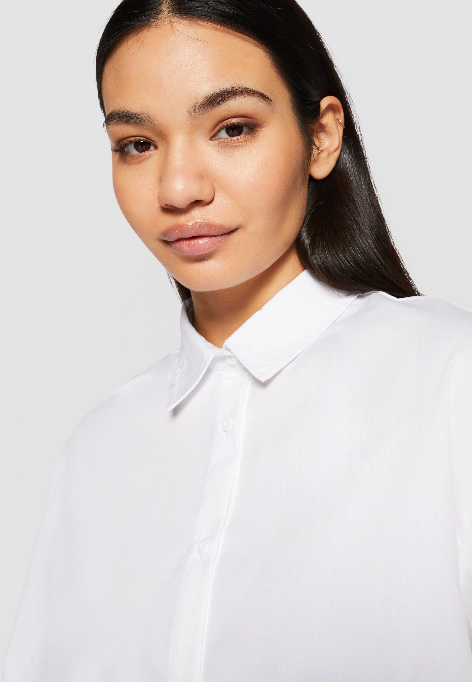 Urban Classics CROPPED - Blouse met knoopjes - wit