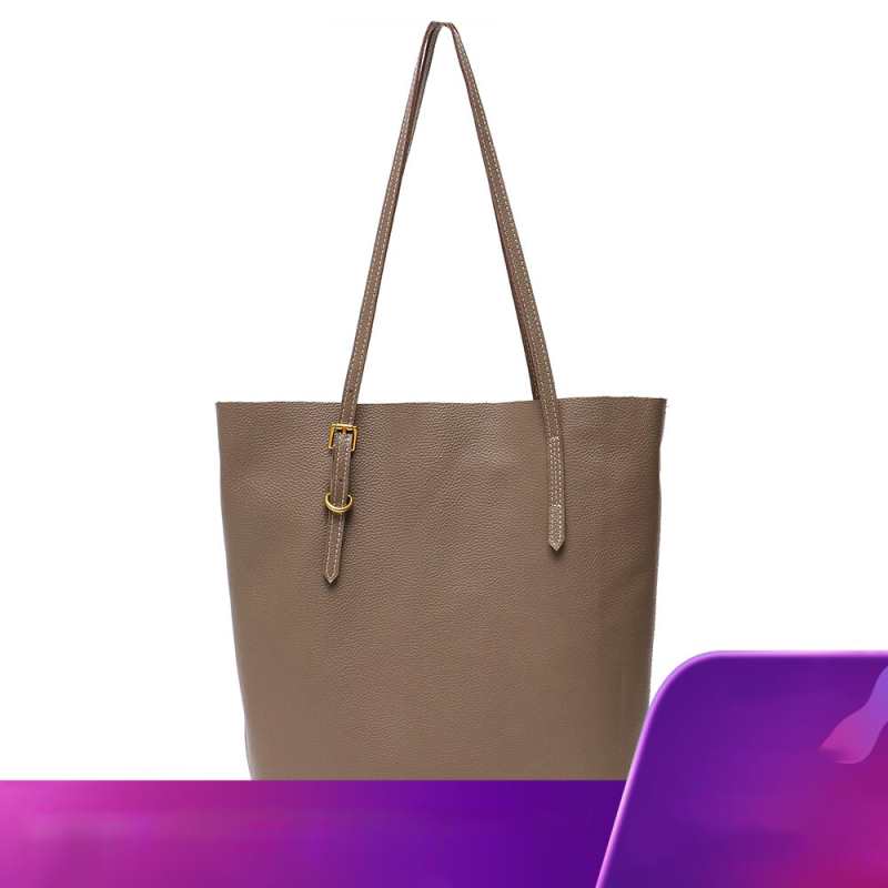Borsa a tracolla grande da donna in vera pelle di vacchetta con inserti, modello casual, del marchio SC.
