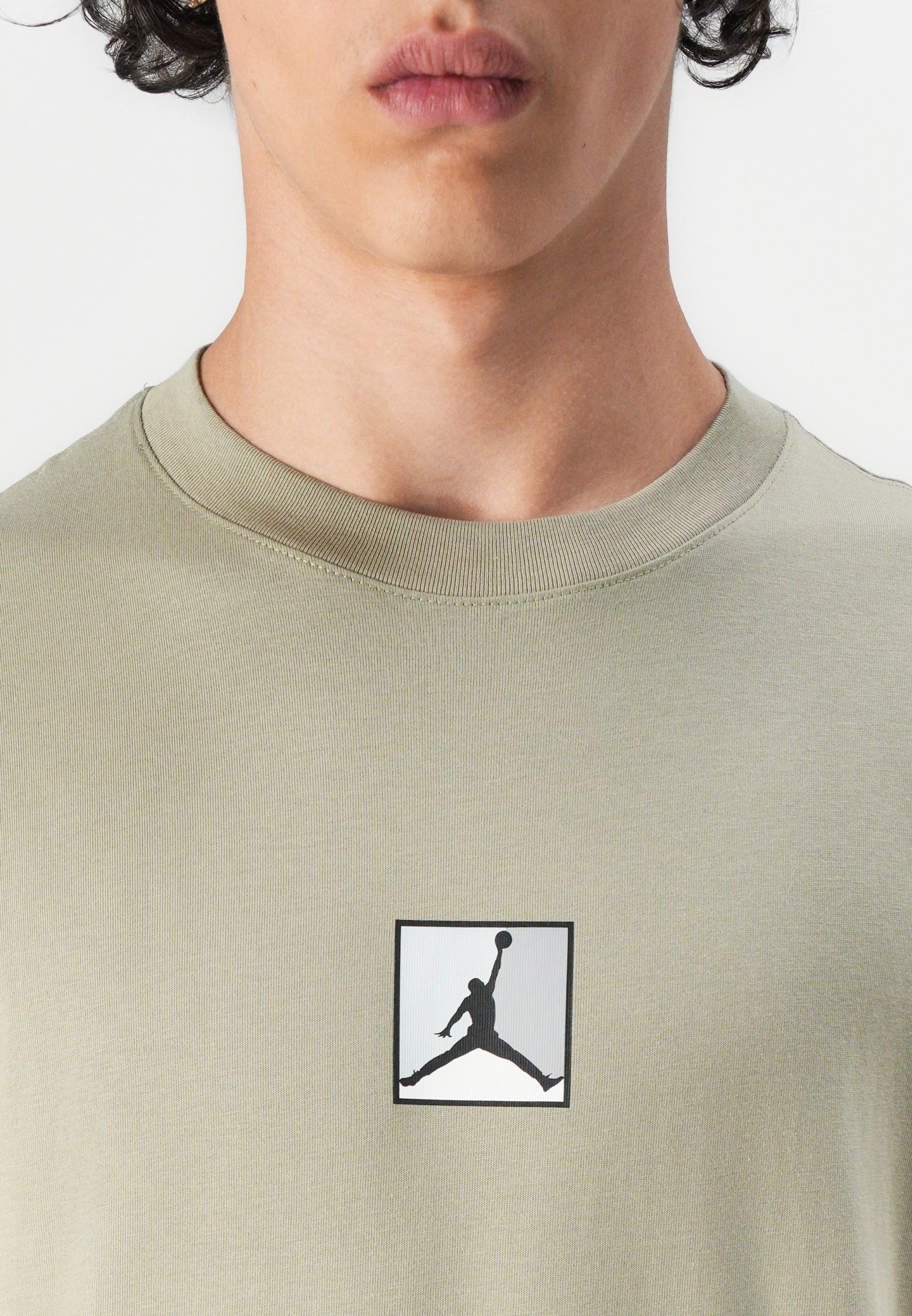 Jordan CREW - T-shirt met print - medium kaki