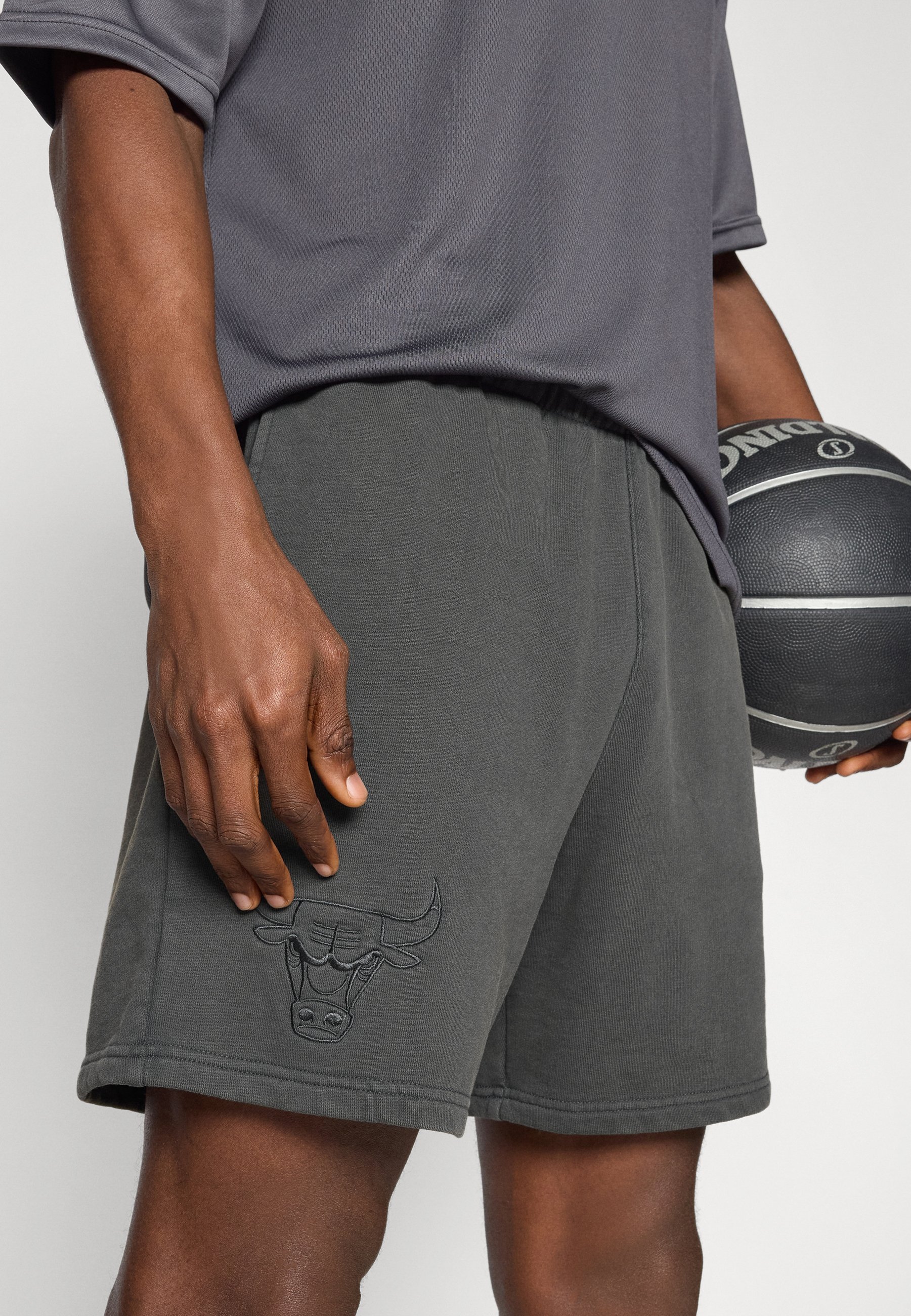 New Era NBA CHICAGO BULLS WASHED SHORT - Clubkleding - grijs