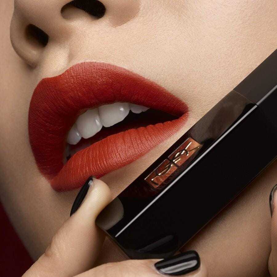 Yves Saint Laurent lūpu krāsa Musthaves Rouge Pur Couture The Slim Velvet Radical – 2,2 g