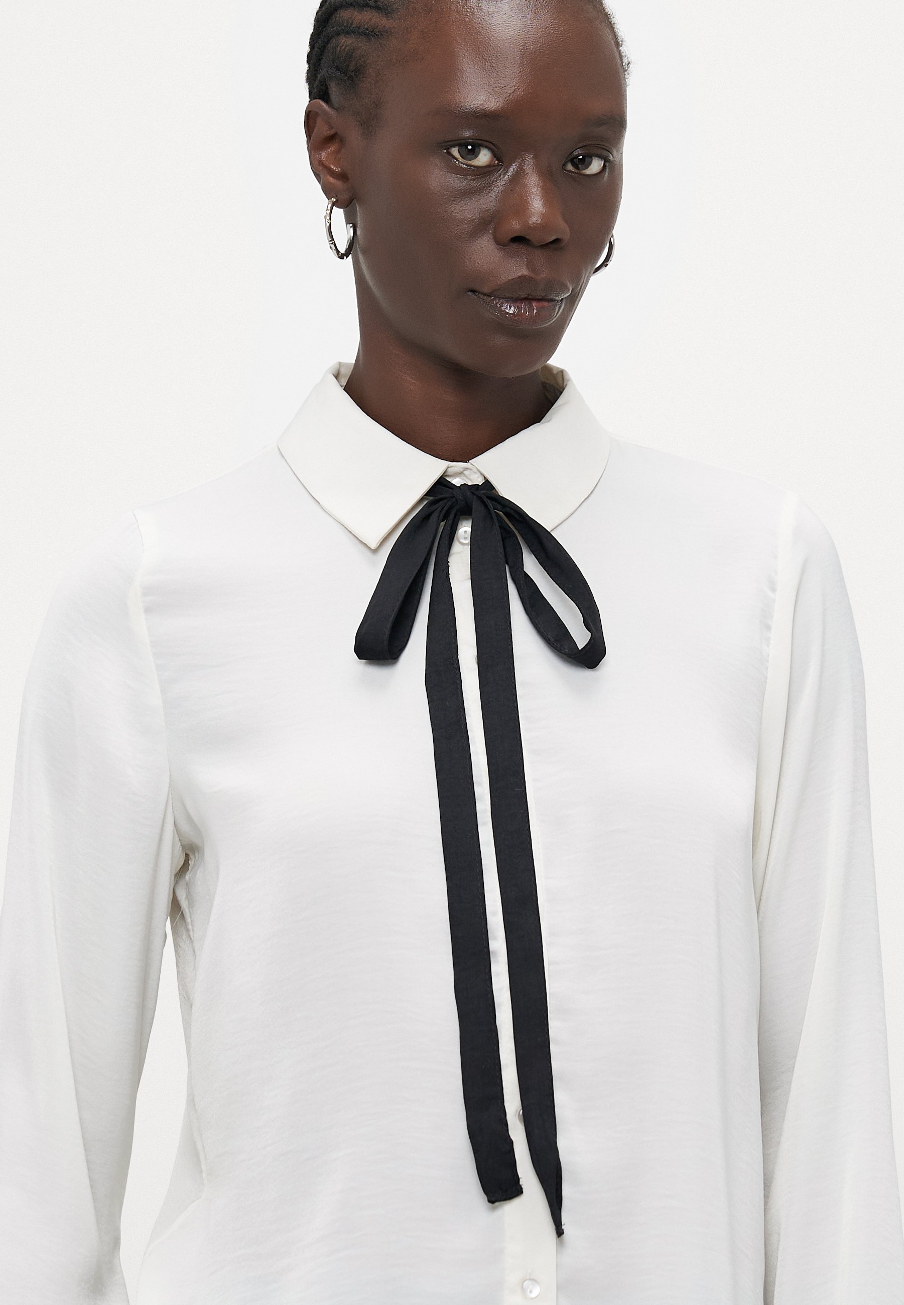 Vero Moda Tall VMGRETCHEN SHIRT - Blouse met knoopsluiting - cloud dancer
