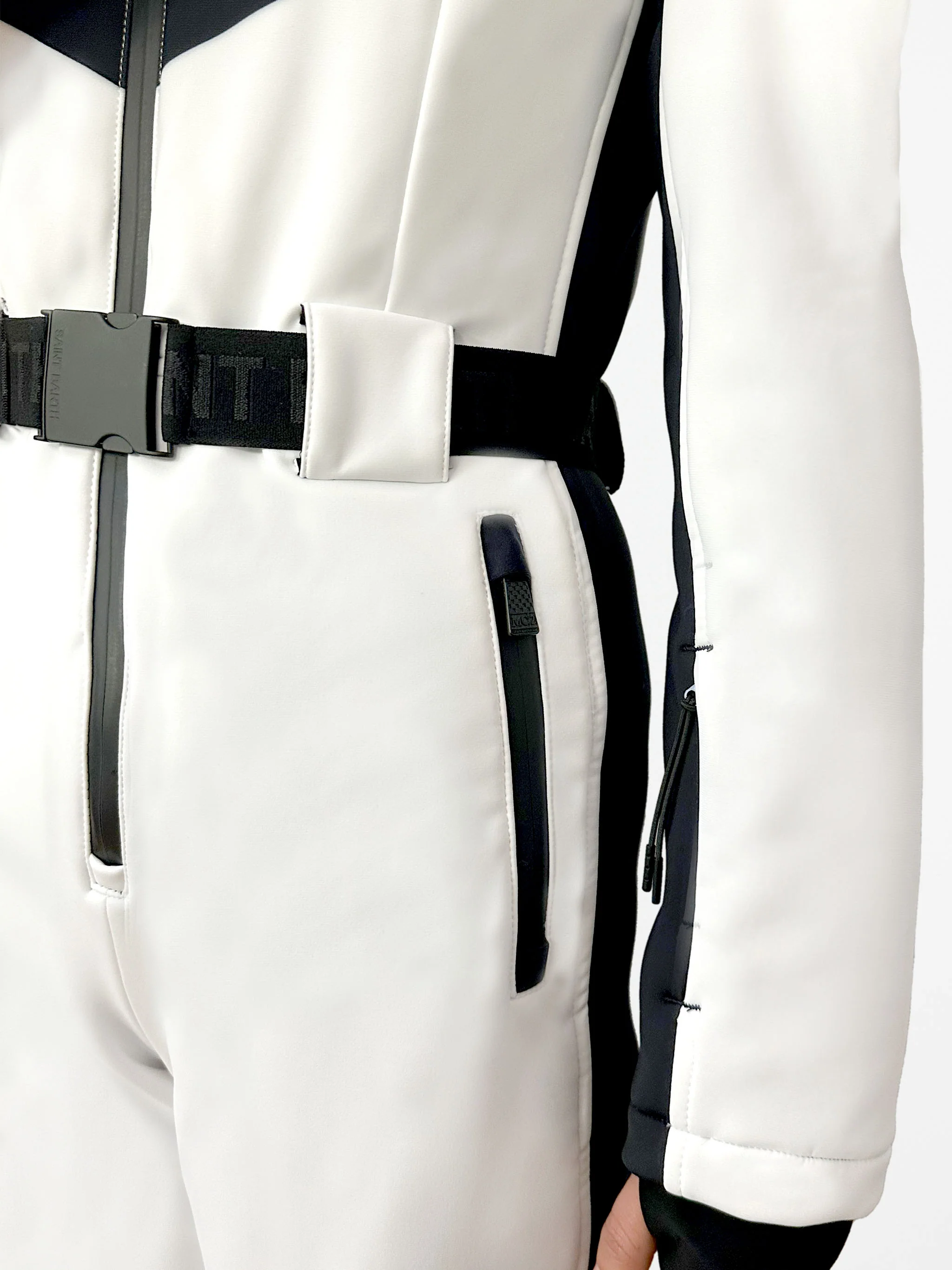 Traje de esquí blanco para mujer de Garmisch con tecnología RECCO®.