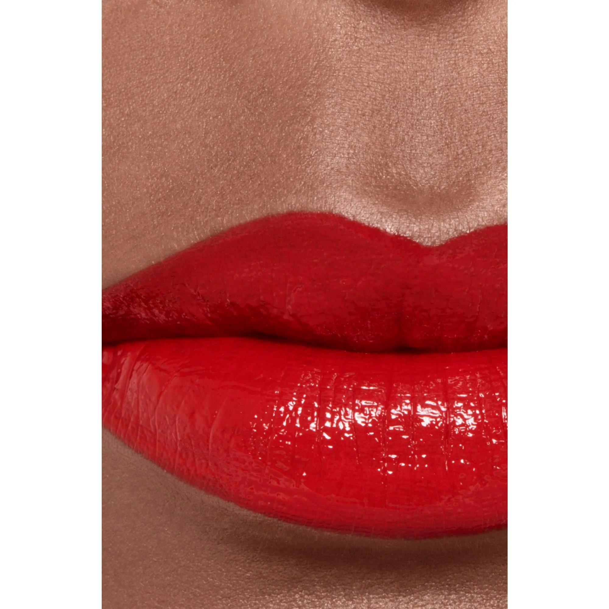 ROUGE ALLURE LAQUE - IL ROSSETTO FLUIDO BRILLANTE TENUTA ESTREMA