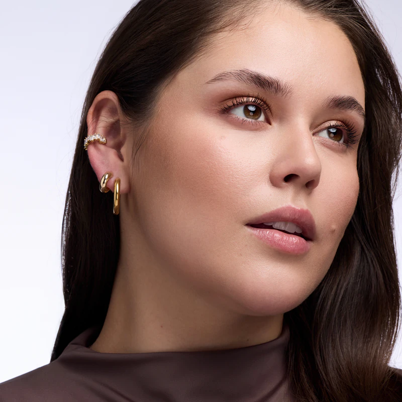 Catrice All Over Glow Tint ist ein multifunktionales Kosmetikprodukt für Augen-, Lippen- und Gesichts-Make-up.