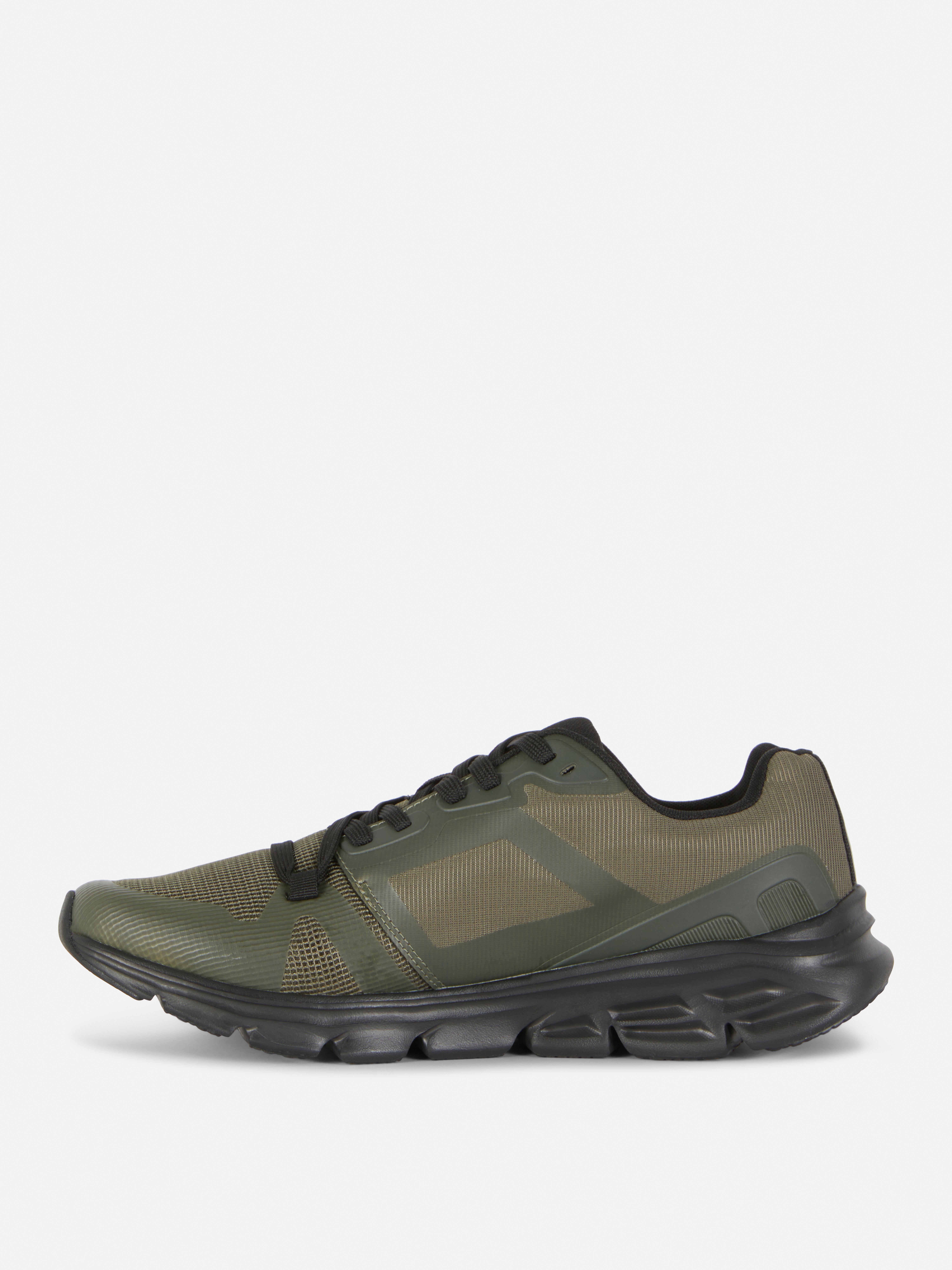 Sneakers stringate Sneakers stringate con tomaia con inserti
