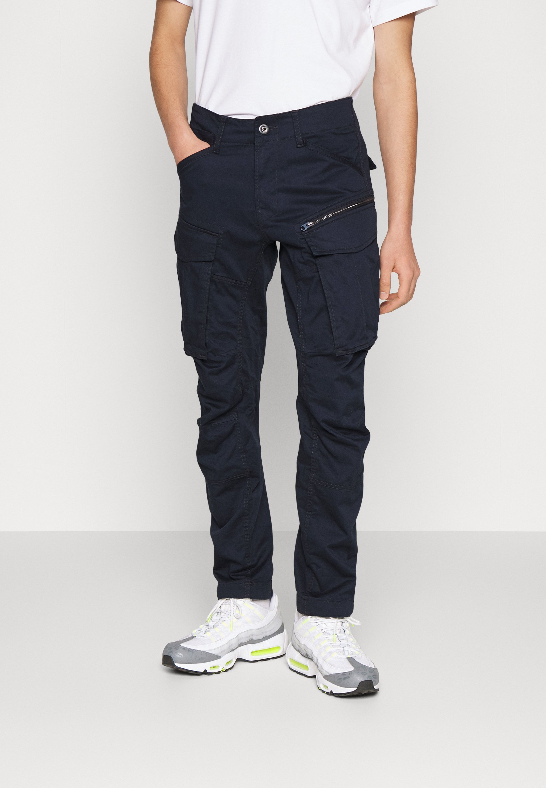 ROVIC ZIP REGULAR TAPERED - Kalhoty cargo - black