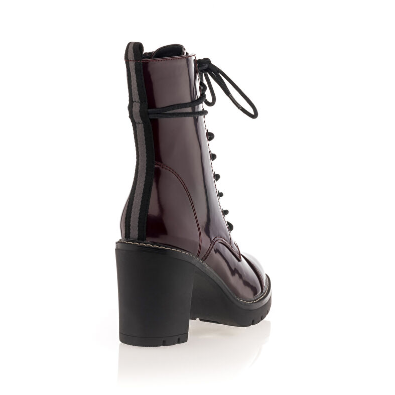 Rote Damenstiefel / Stiefeletten