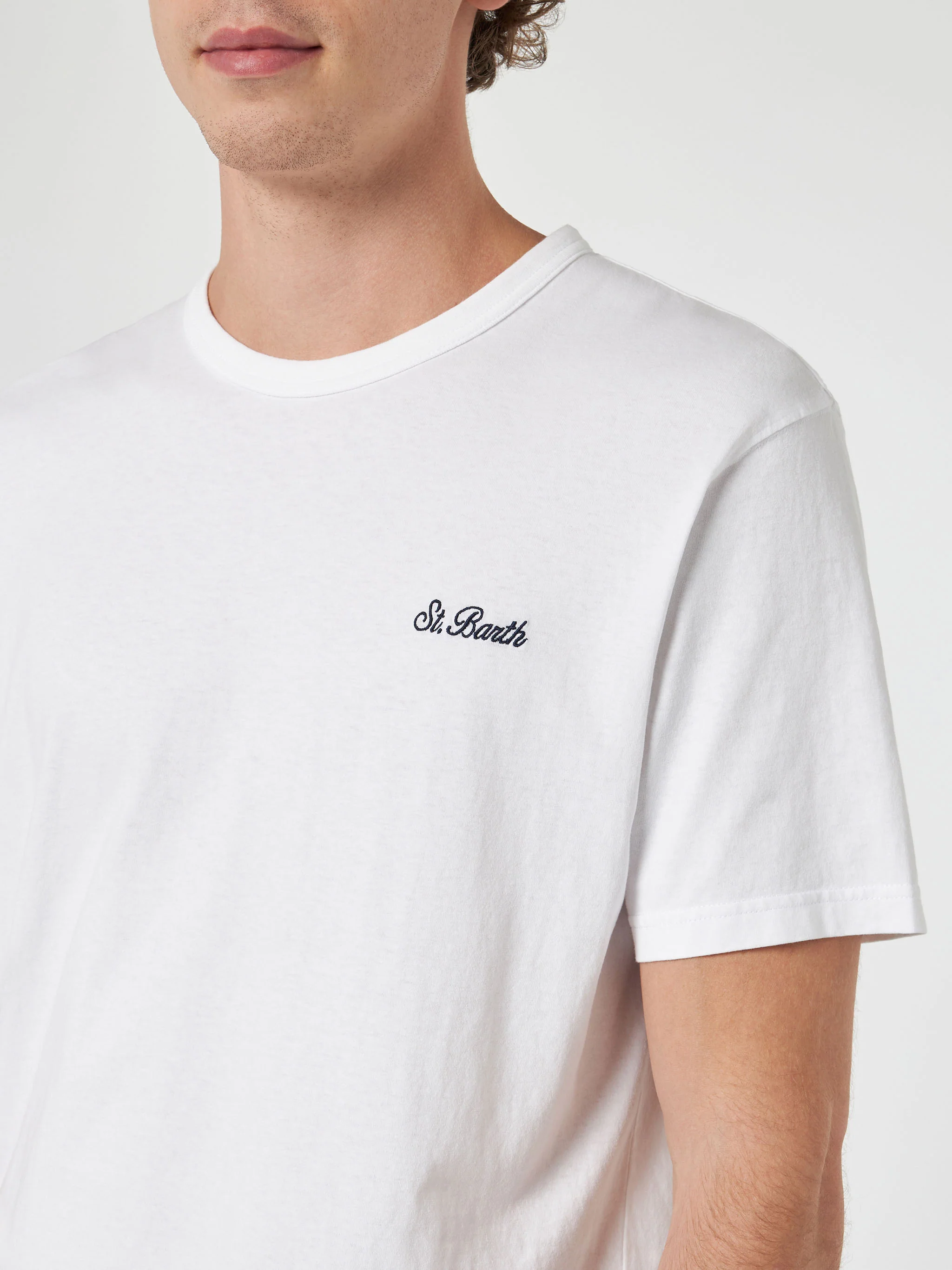 Dover heren T-shirt van wit katoenen jersey met logo-borduurwerk, stukgeverfd, ronde hals, klassieke pasvorm | MC2 Saint Barth