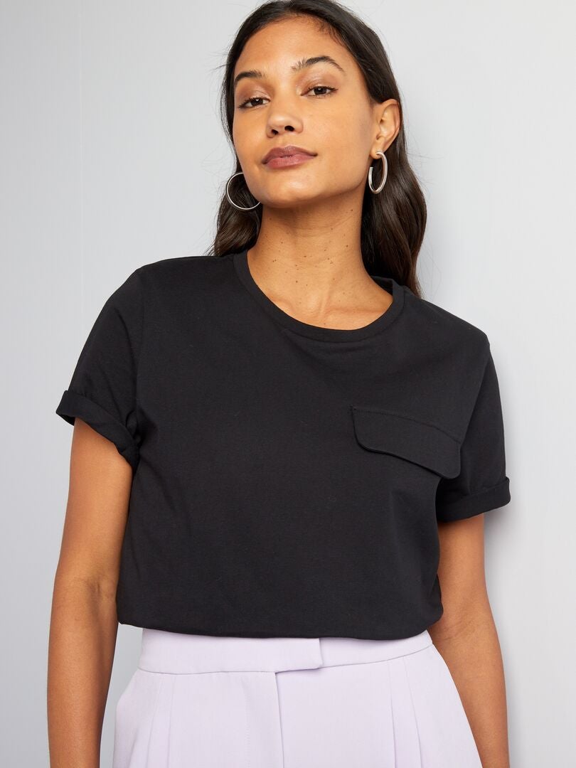 T-shirt met korte mouwen en borstzak - zwart