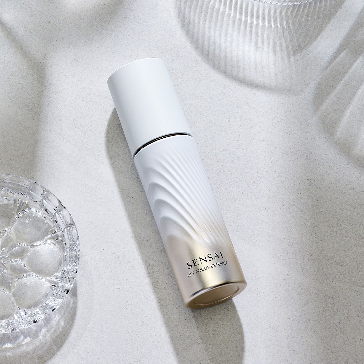 Sensai Lift Focus Essence Firming Essence Luksuzni proizvod protiv bora i starenja